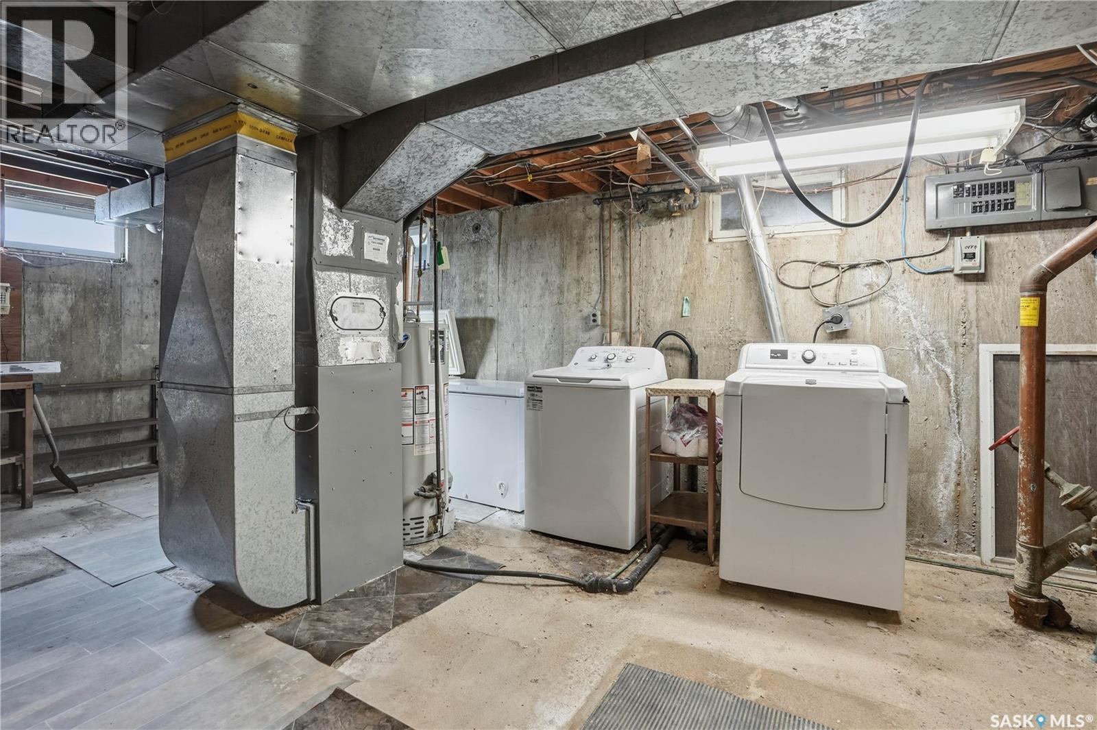 128 Yarnton Crescent, Regina, SK - Indoor Photo Showing Laundry Room
