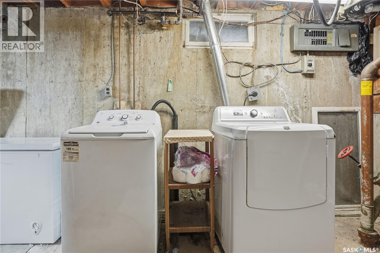 128 Yarnton Crescent, Regina, SK - Indoor Photo Showing Laundry Room