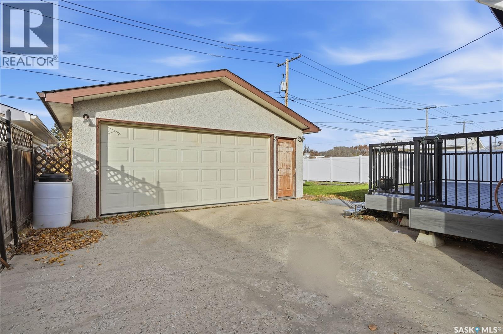 128 Yarnton Crescent, Regina, SK - Outdoor