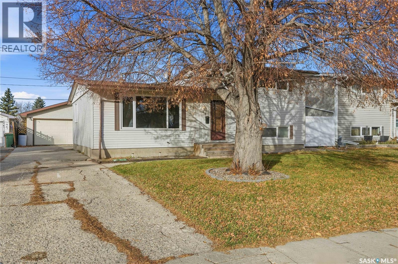 128 Yarnton Crescent, Regina, SK - Outdoor