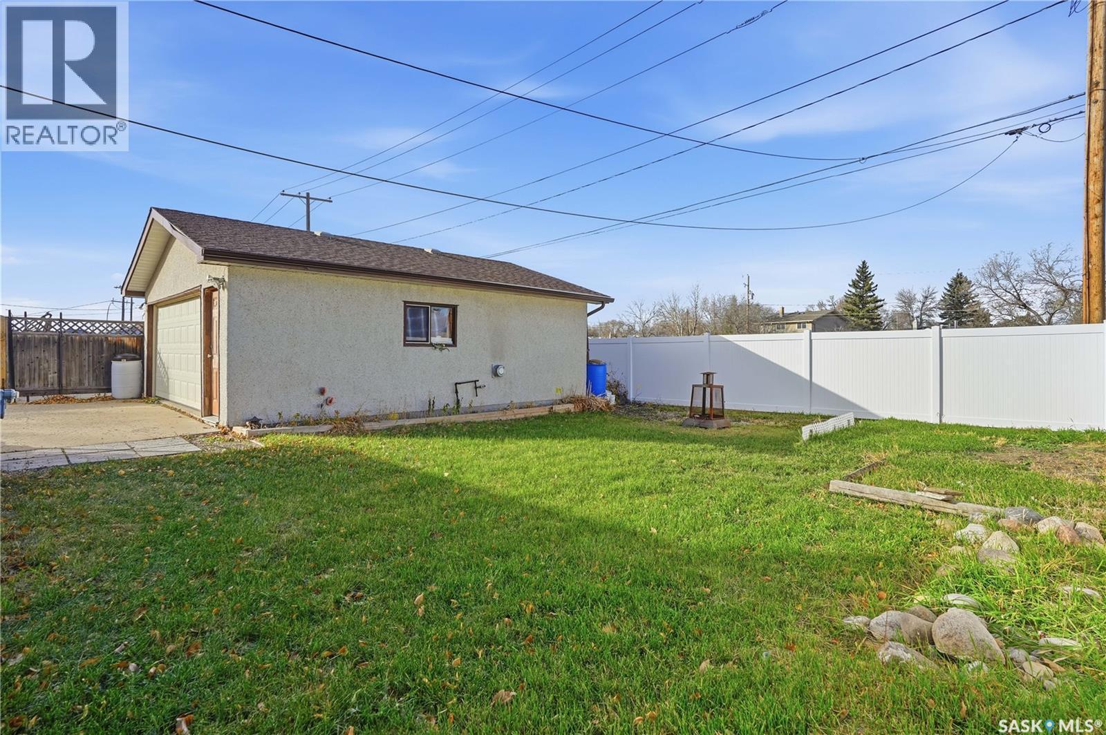 128 Yarnton Crescent, Regina, SK - Outdoor