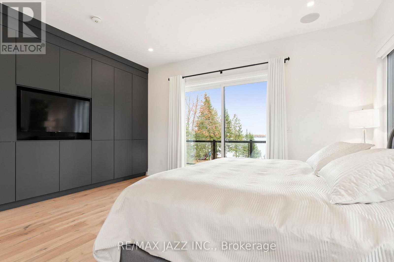 147 Elysian Fields Road, Kawartha Lakes (Fenelon), ON - Indoor Photo Showing Bedroom