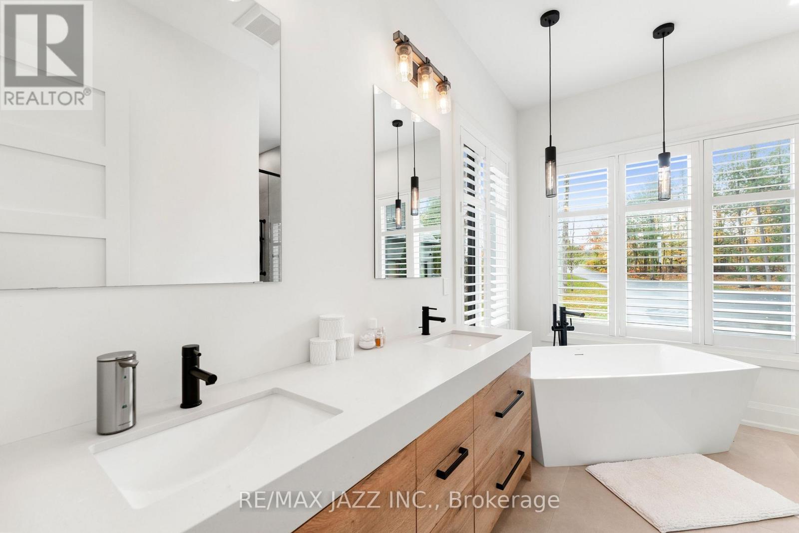 147 Elysian Fields Road, Kawartha Lakes (Fenelon), ON - Indoor Photo Showing Bathroom