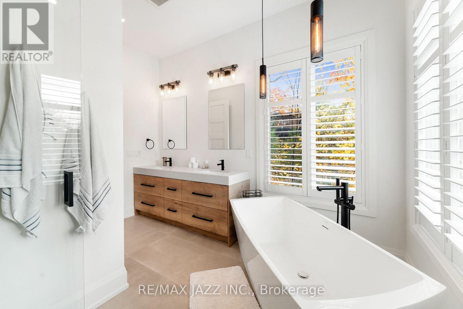147 Elysian Fields Road, Kawartha Lakes (Fenelon), ON - Indoor Photo Showing Bathroom