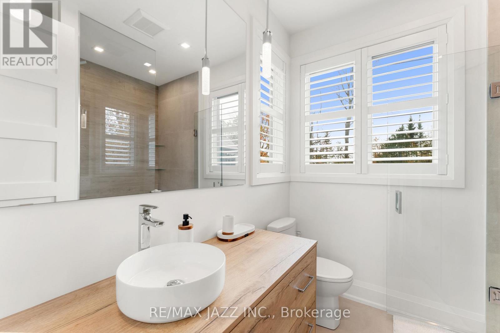 147 Elysian Fields Road, Kawartha Lakes (Fenelon), ON - Indoor Photo Showing Bathroom