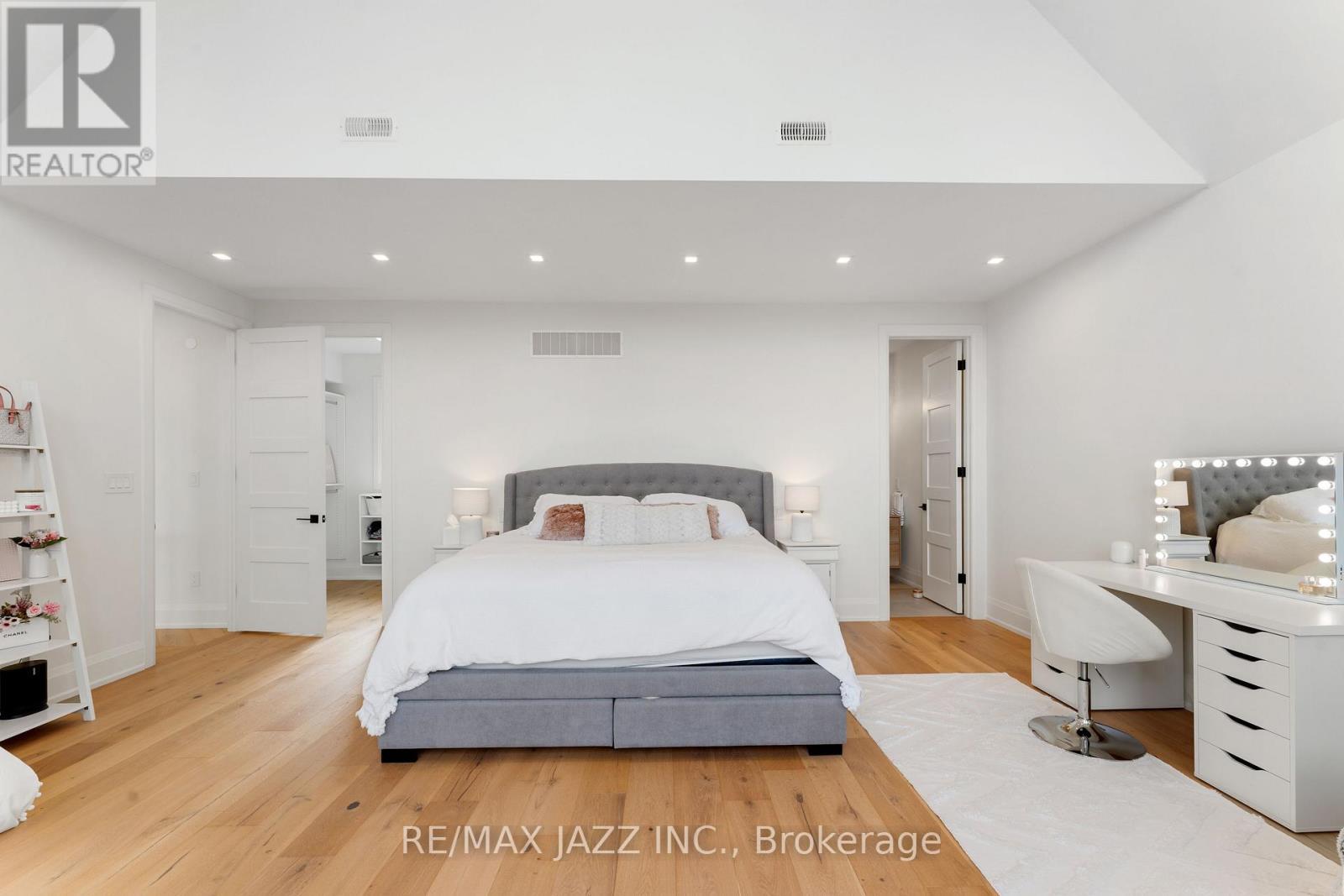 147 Elysian Fields Road, Kawartha Lakes (Fenelon), ON - Indoor Photo Showing Bedroom