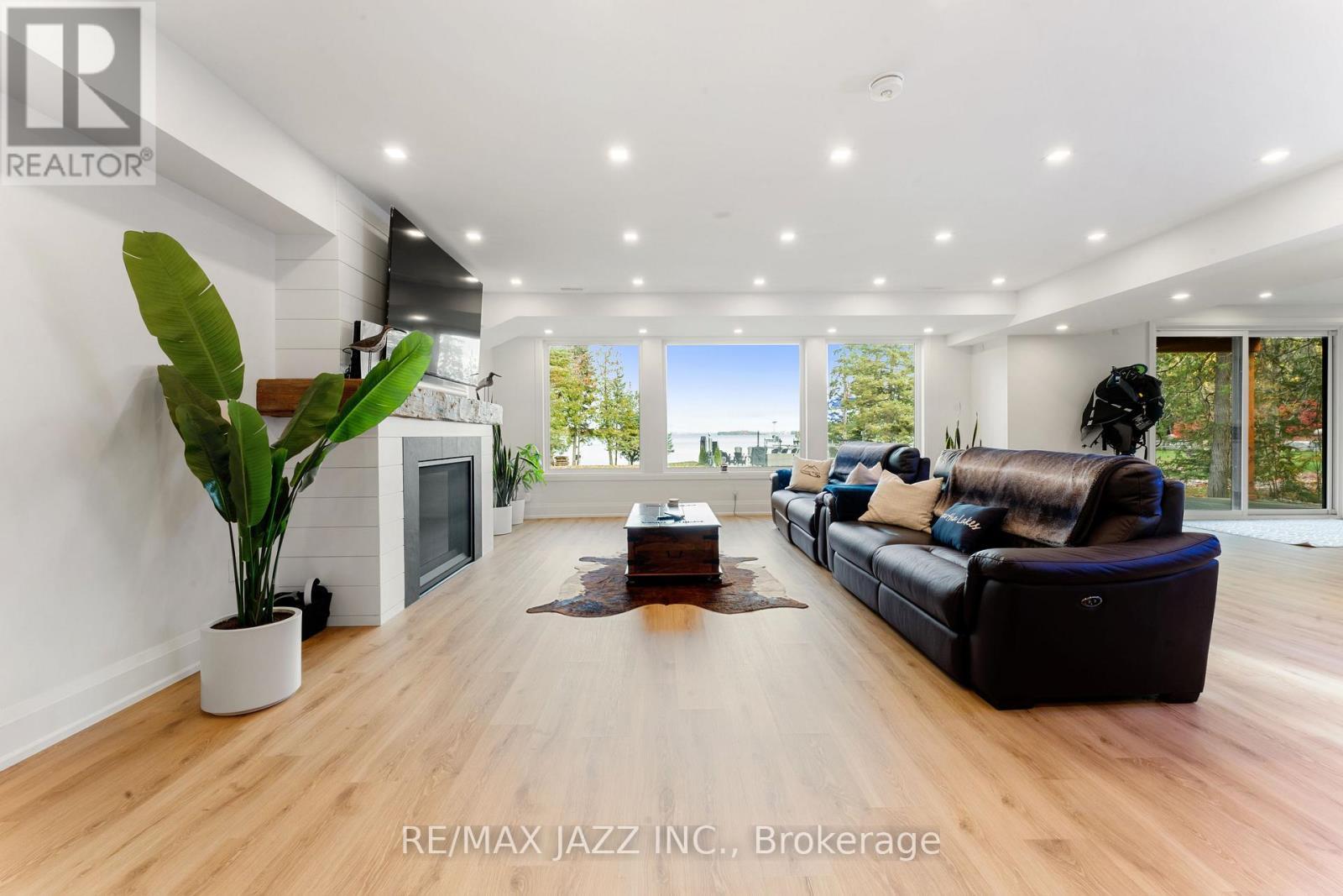 147 Elysian Fields Road, Kawartha Lakes (Fenelon), ON - Indoor With Fireplace