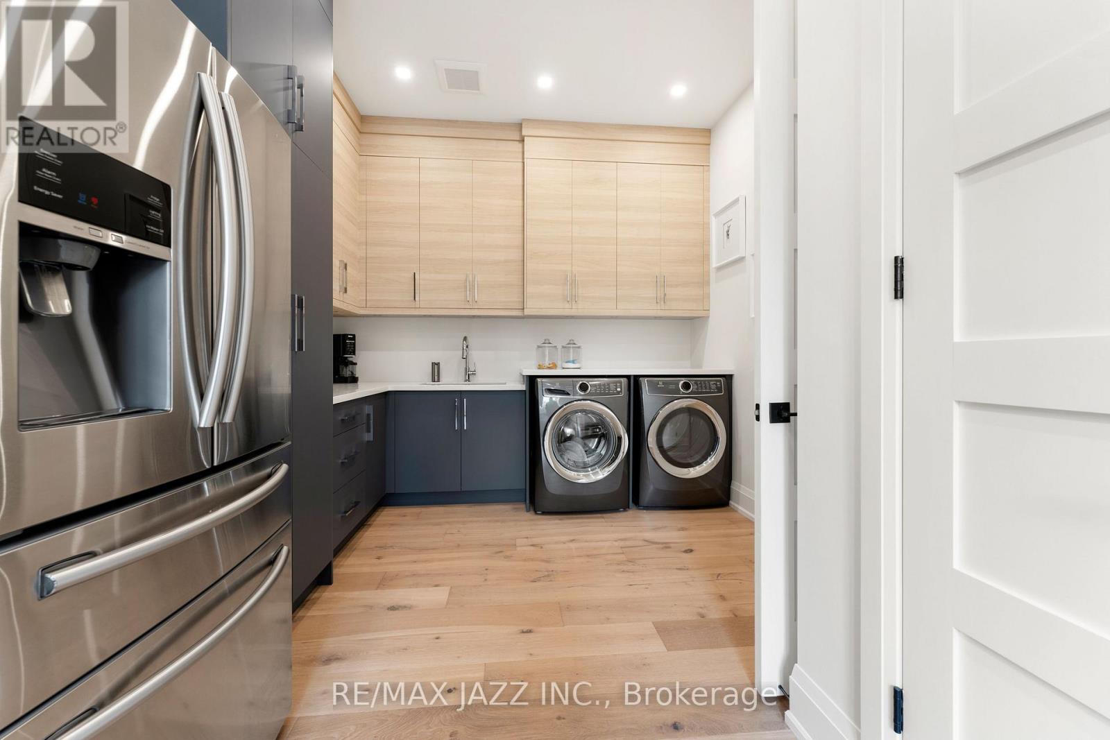 147 Elysian Fields Road, Kawartha Lakes (Fenelon), ON - Indoor Photo Showing Laundry Room
