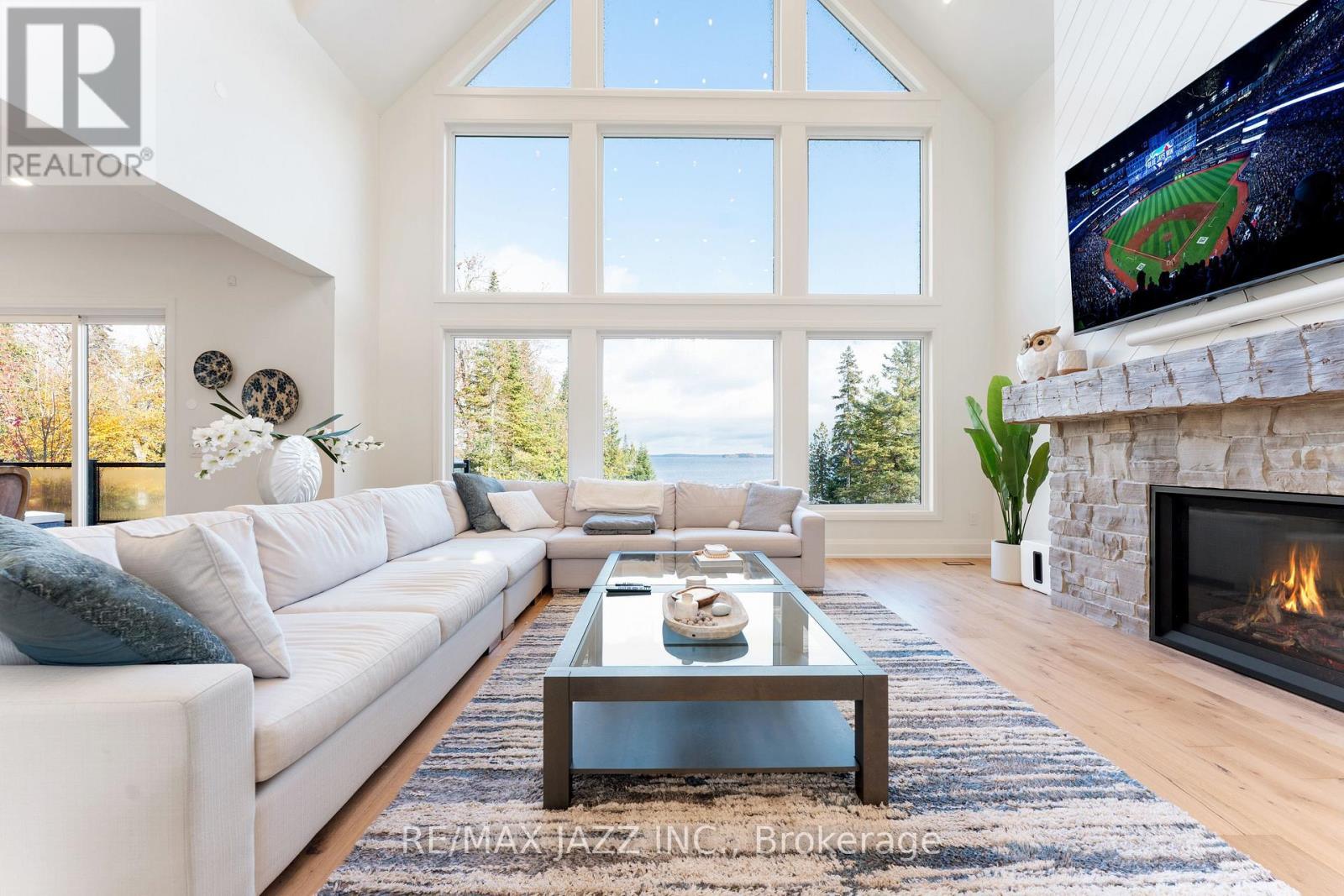 147 Elysian Fields Road, Kawartha Lakes (Fenelon), ON - Indoor Photo Showing Living Room With Fireplace