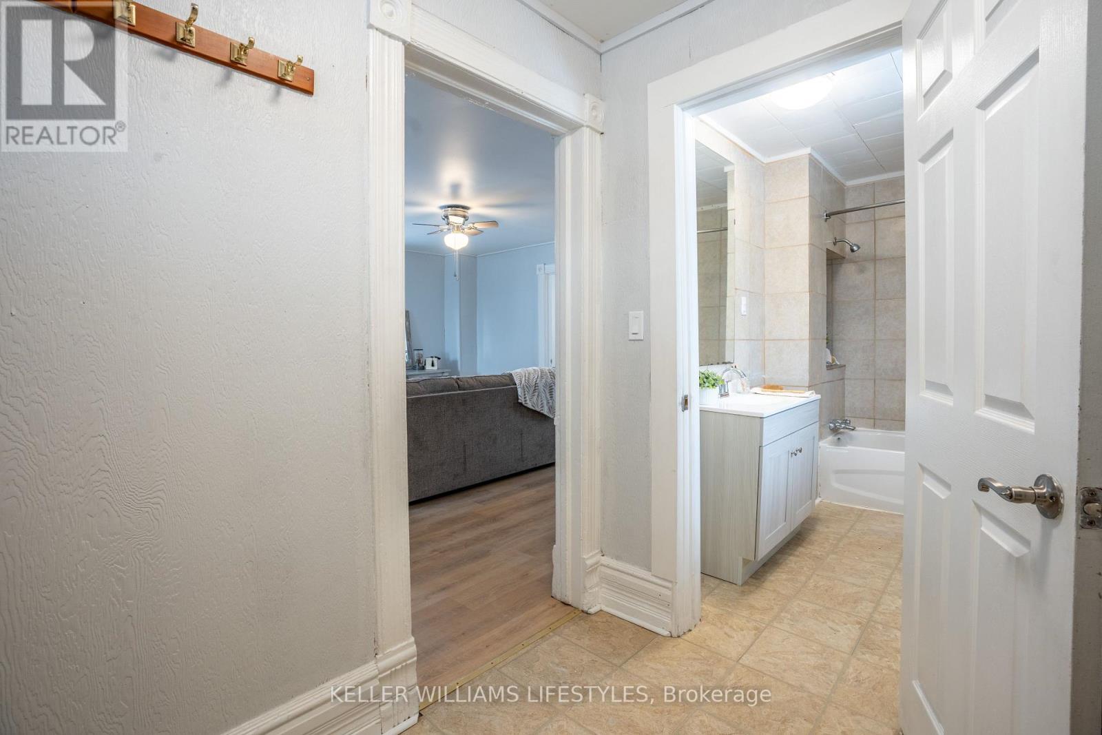 Lower - 83 Adelaide Street S, Chatham-Kent (Se), ON - Indoor Photo Showing Bathroom