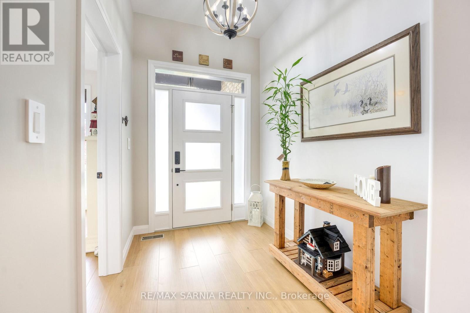 393 Bayhill Drive, St. Clair, ON - Indoor Photo Showing Other Room