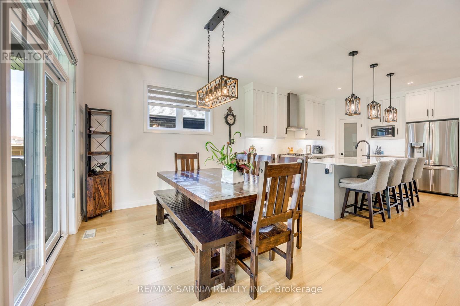 393 Bayhill Drive, St. Clair, ON - Indoor Photo Showing Dining Room