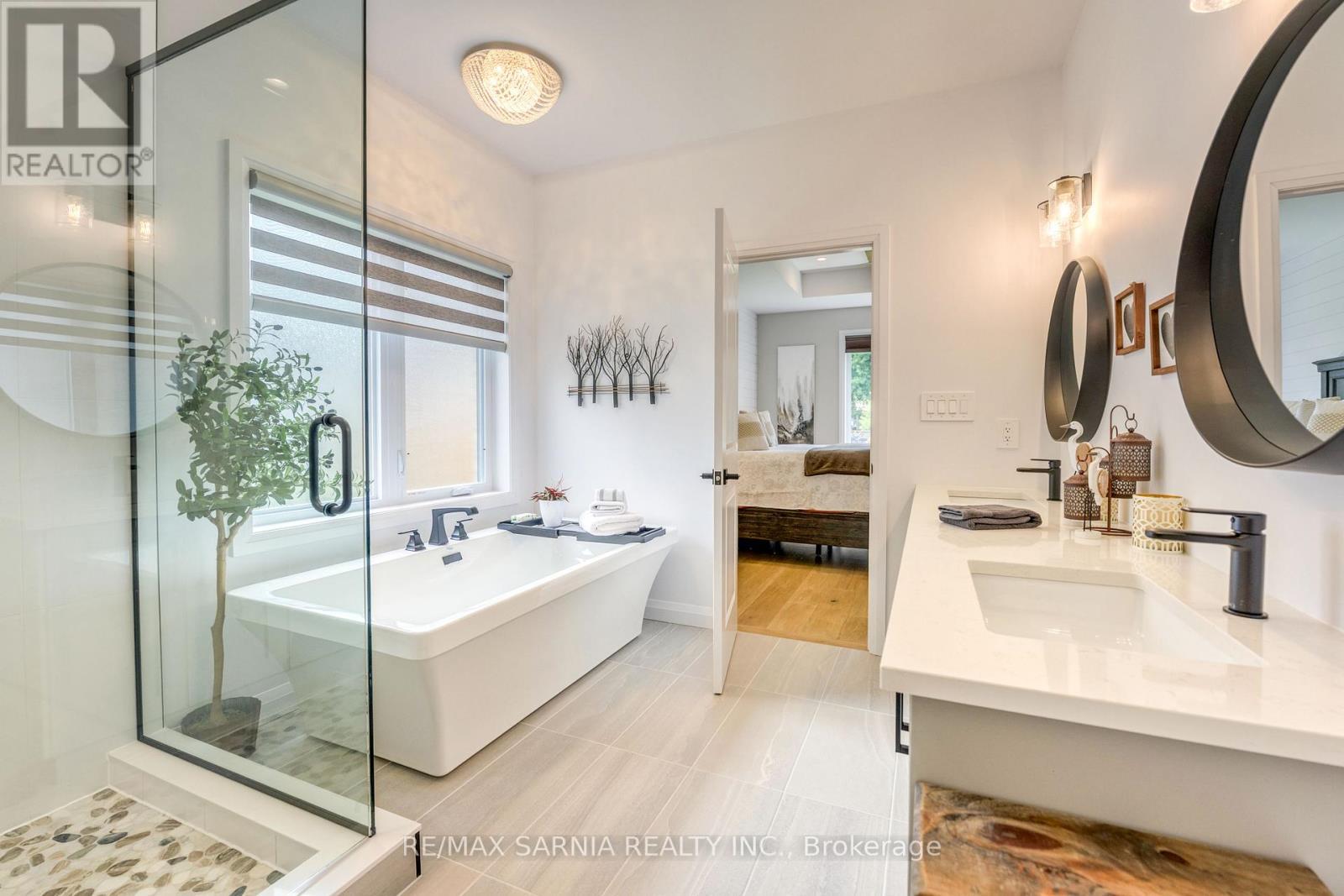 393 Bayhill Drive, St. Clair, ON - Indoor Photo Showing Bathroom