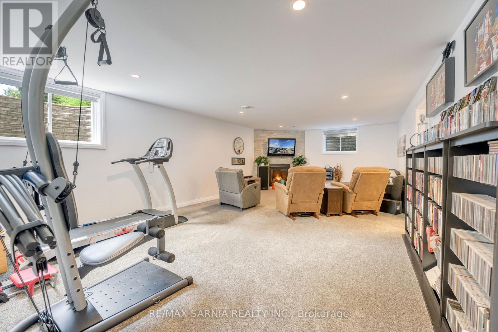 393 Bayhill Drive, St. Clair, ON - Indoor Photo Showing Gym Room