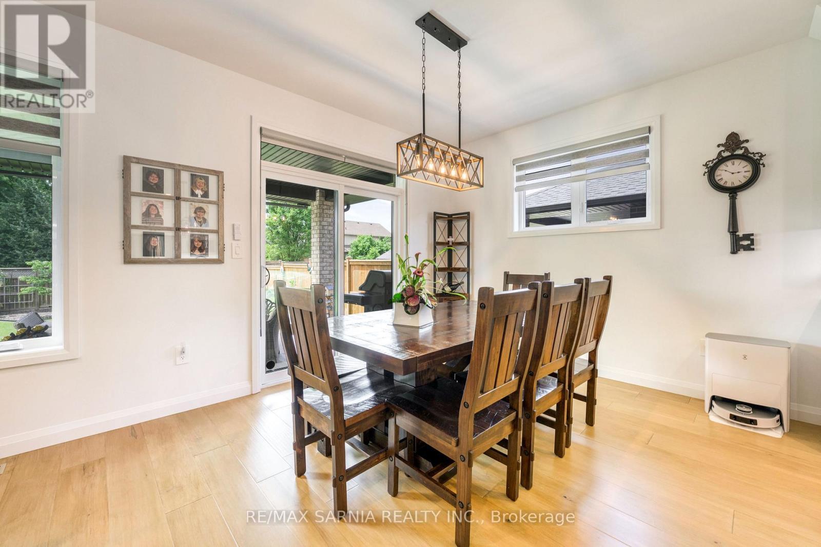 393 Bayhill Drive, St. Clair, ON - Indoor Photo Showing Dining Room