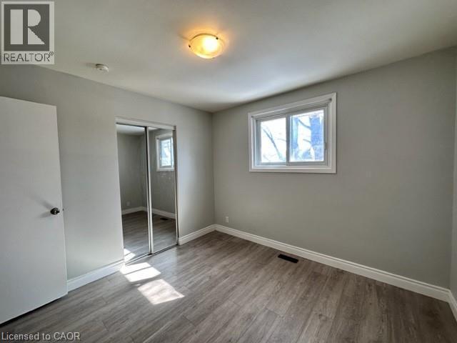 Unfurnished bedroom with light wood-style flooring and a closet - 121 Roberts Crescent Unit# Upper, Kitchener, ON - Indoor Photo Showing Other Room