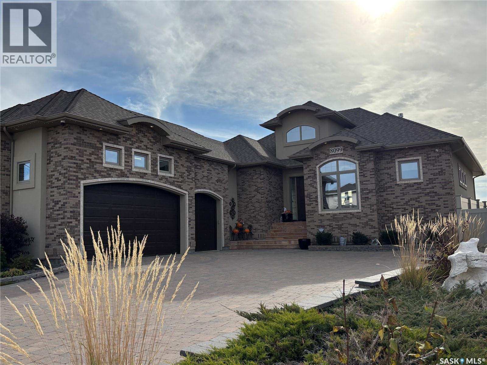 8099 Wascana Gardens Crescent, Regina, SK - Outdoor