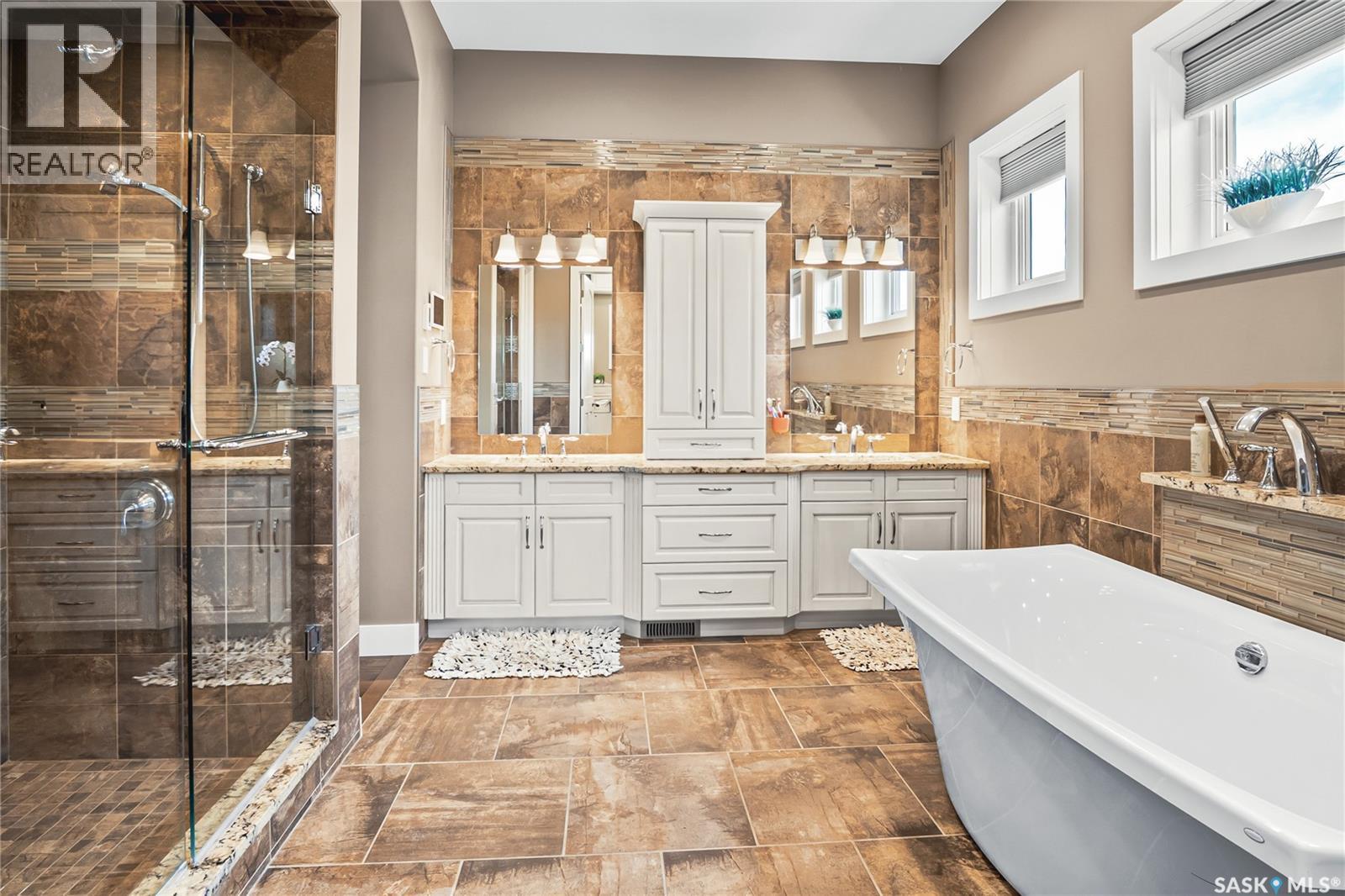 8099 Wascana Gardens Crescent, Regina, SK - Indoor Photo Showing Bathroom