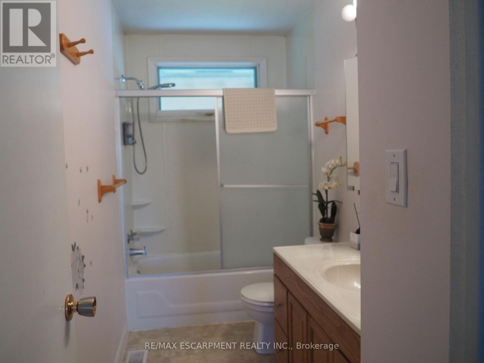 Main - 7543 Redhaven Crescent, Niagara Falls, ON - Indoor Photo Showing Bathroom