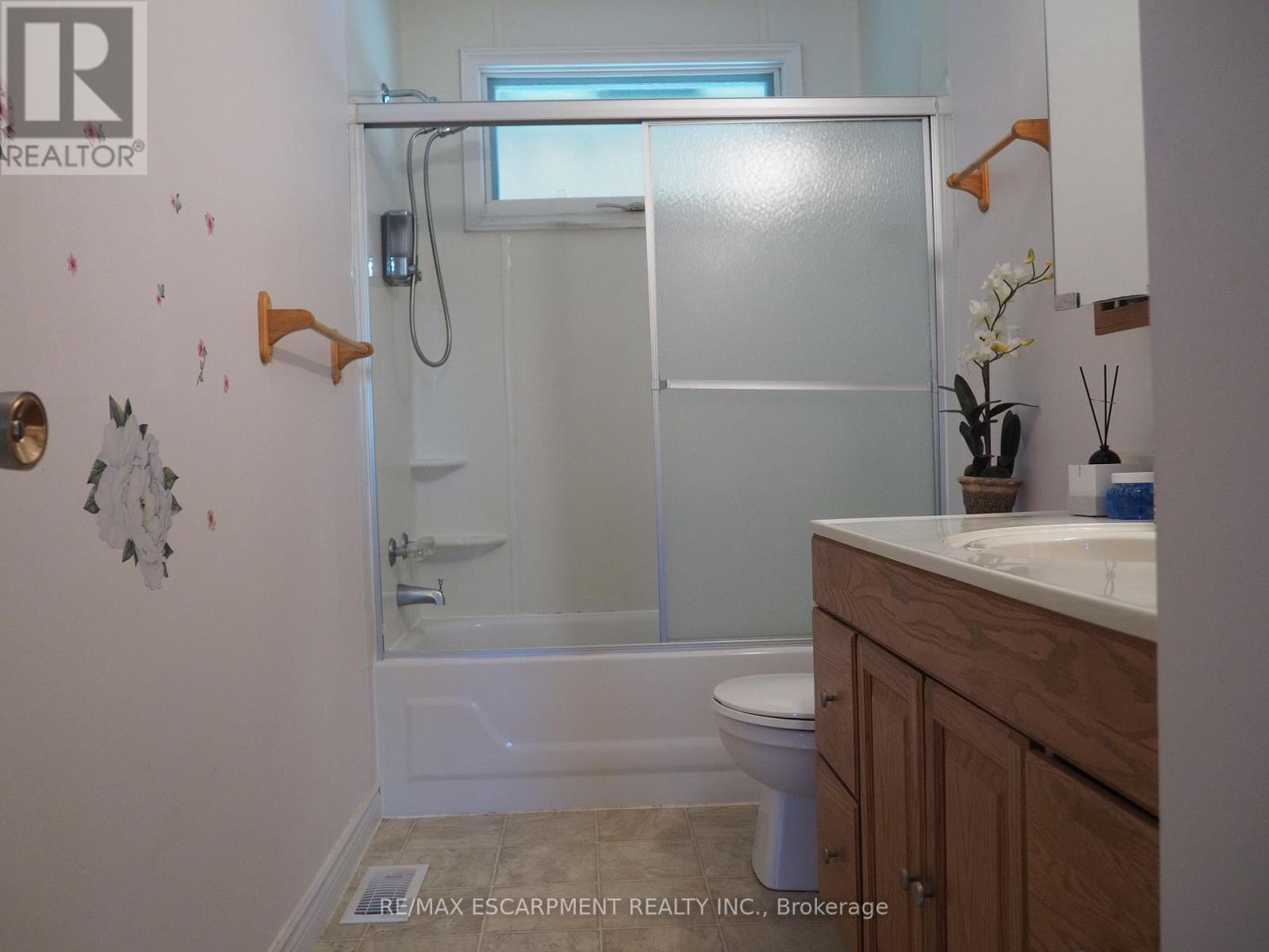 Main - 7543 Redhaven Crescent, Niagara Falls, ON - Indoor Photo Showing Bathroom