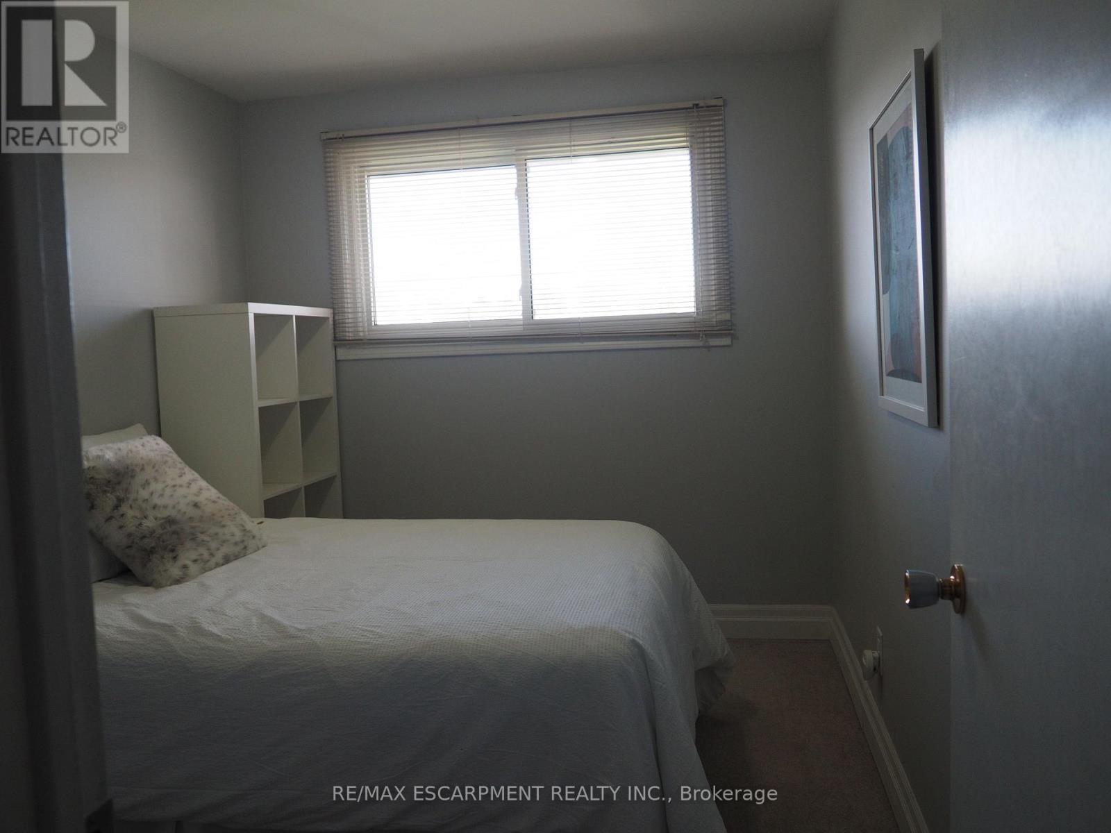 Main - 7543 Redhaven Crescent, Niagara Falls, ON - Indoor Photo Showing Bedroom