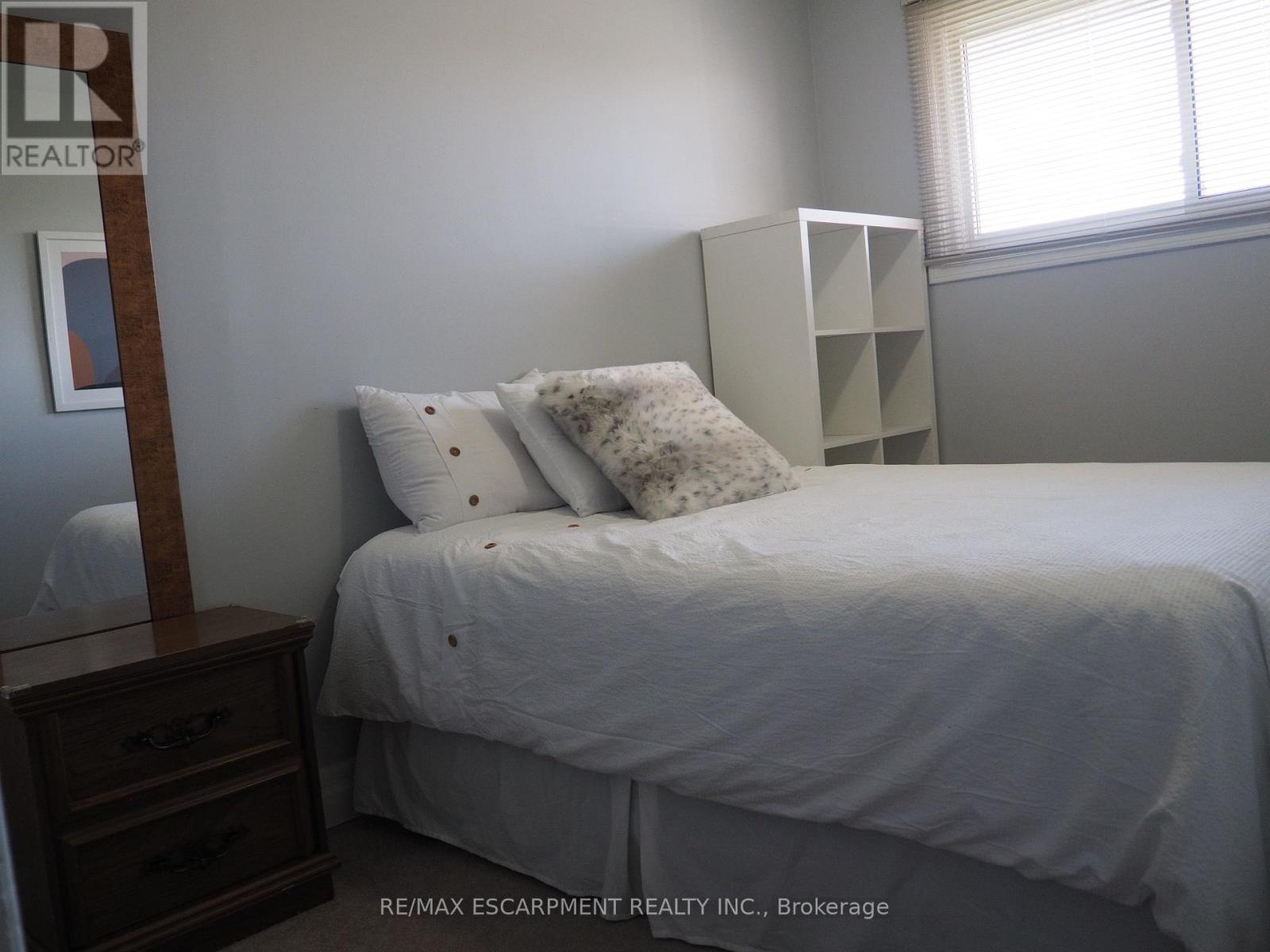 Main - 7543 Redhaven Crescent, Niagara Falls, ON - Indoor Photo Showing Bedroom