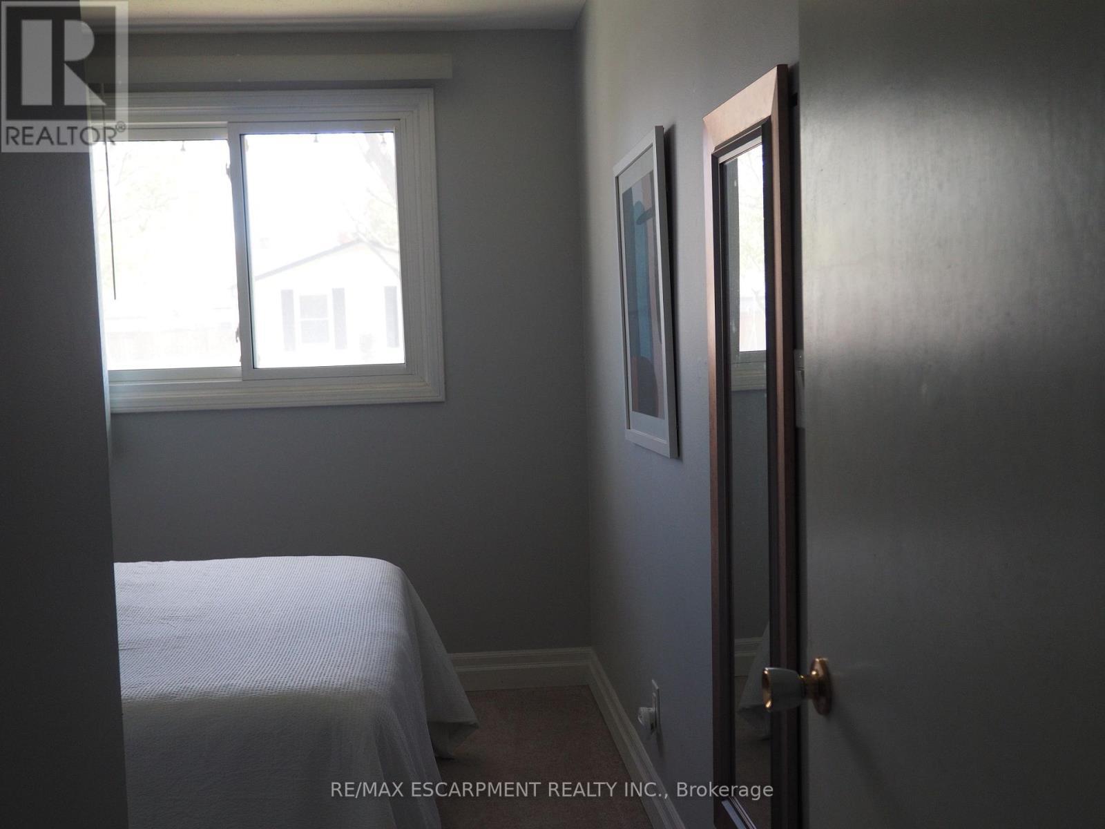 Main - 7543 Redhaven Crescent, Niagara Falls, ON - Indoor Photo Showing Bedroom