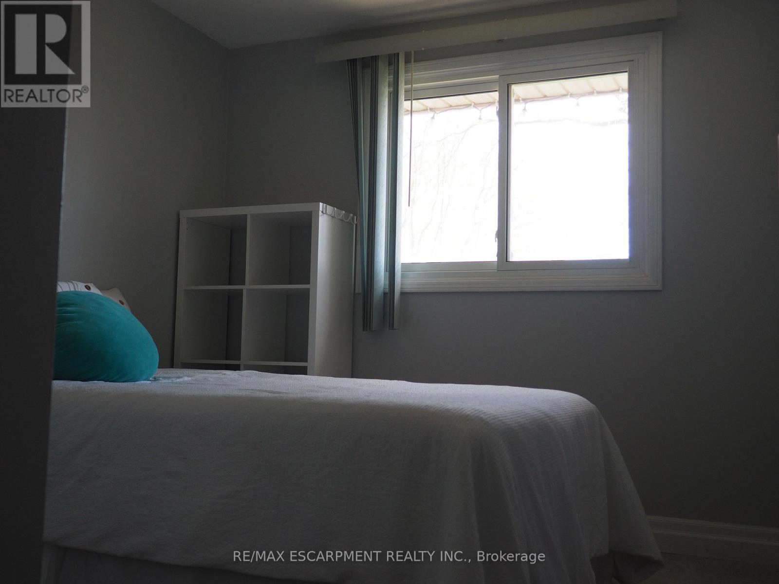 Main - 7543 Redhaven Crescent, Niagara Falls, ON - Indoor Photo Showing Bedroom