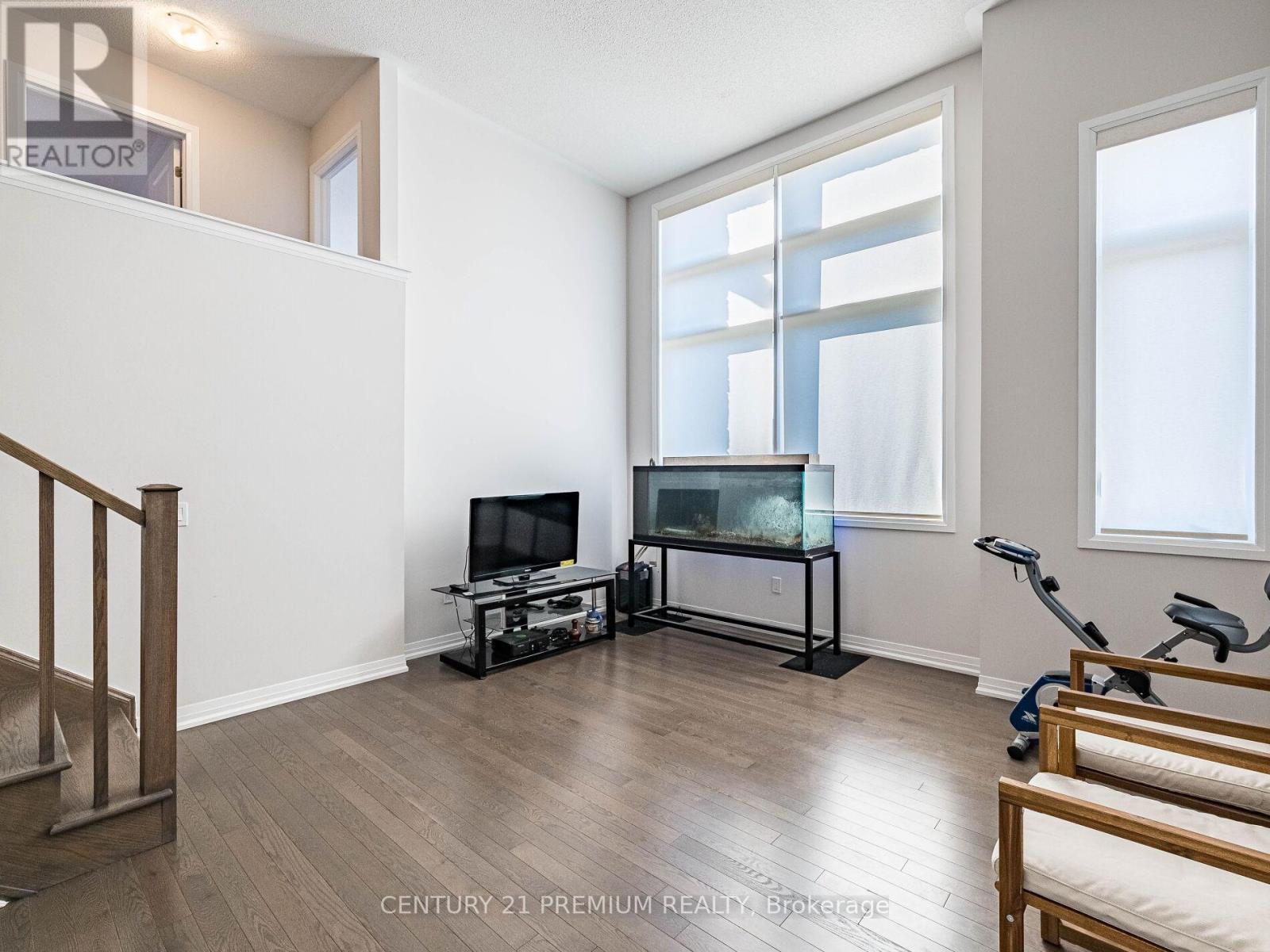 60 Yale Drive, Hamilton, ON - Indoor