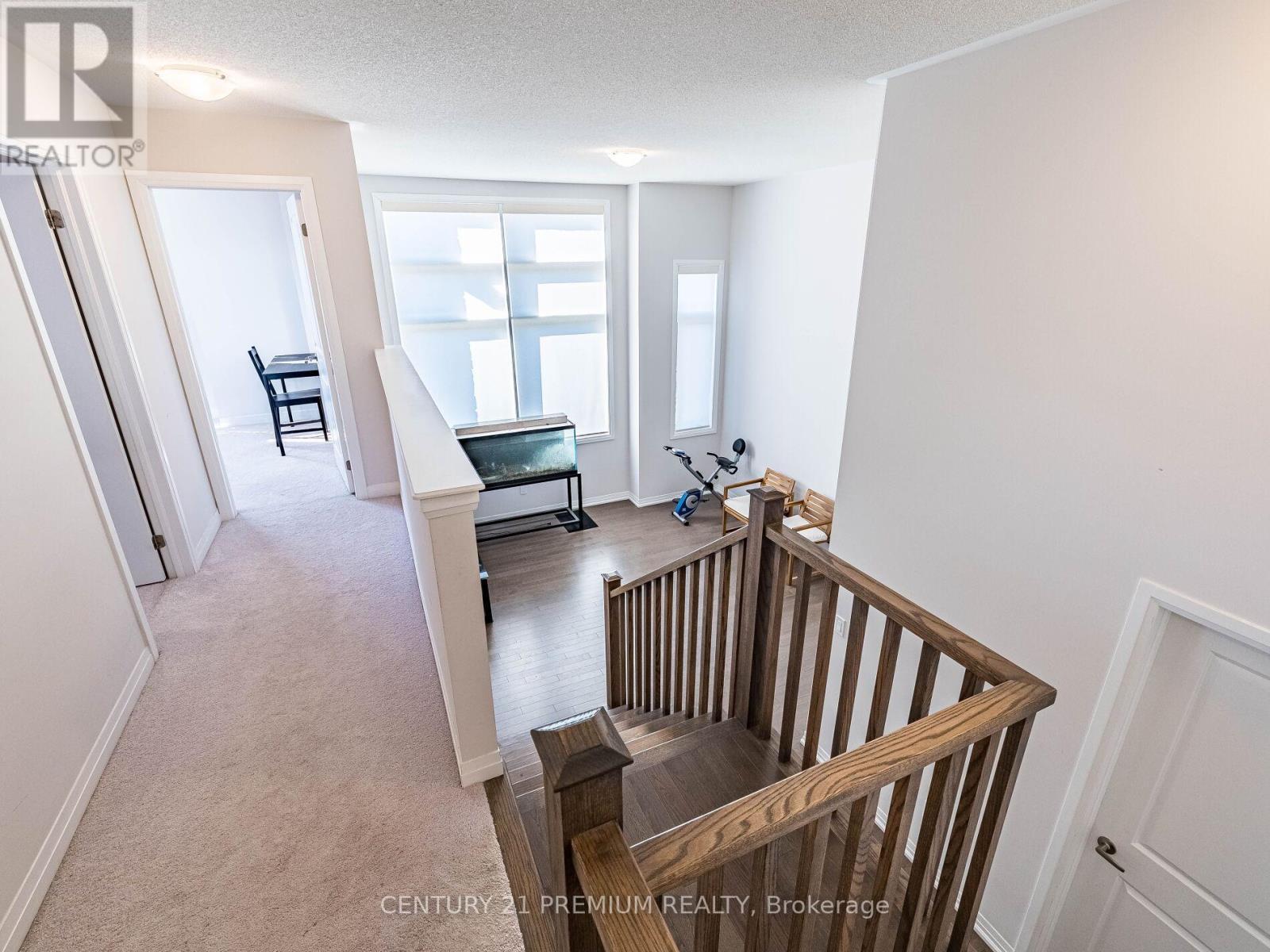 60 Yale Drive, Hamilton, ON - Indoor Photo Showing Other Room