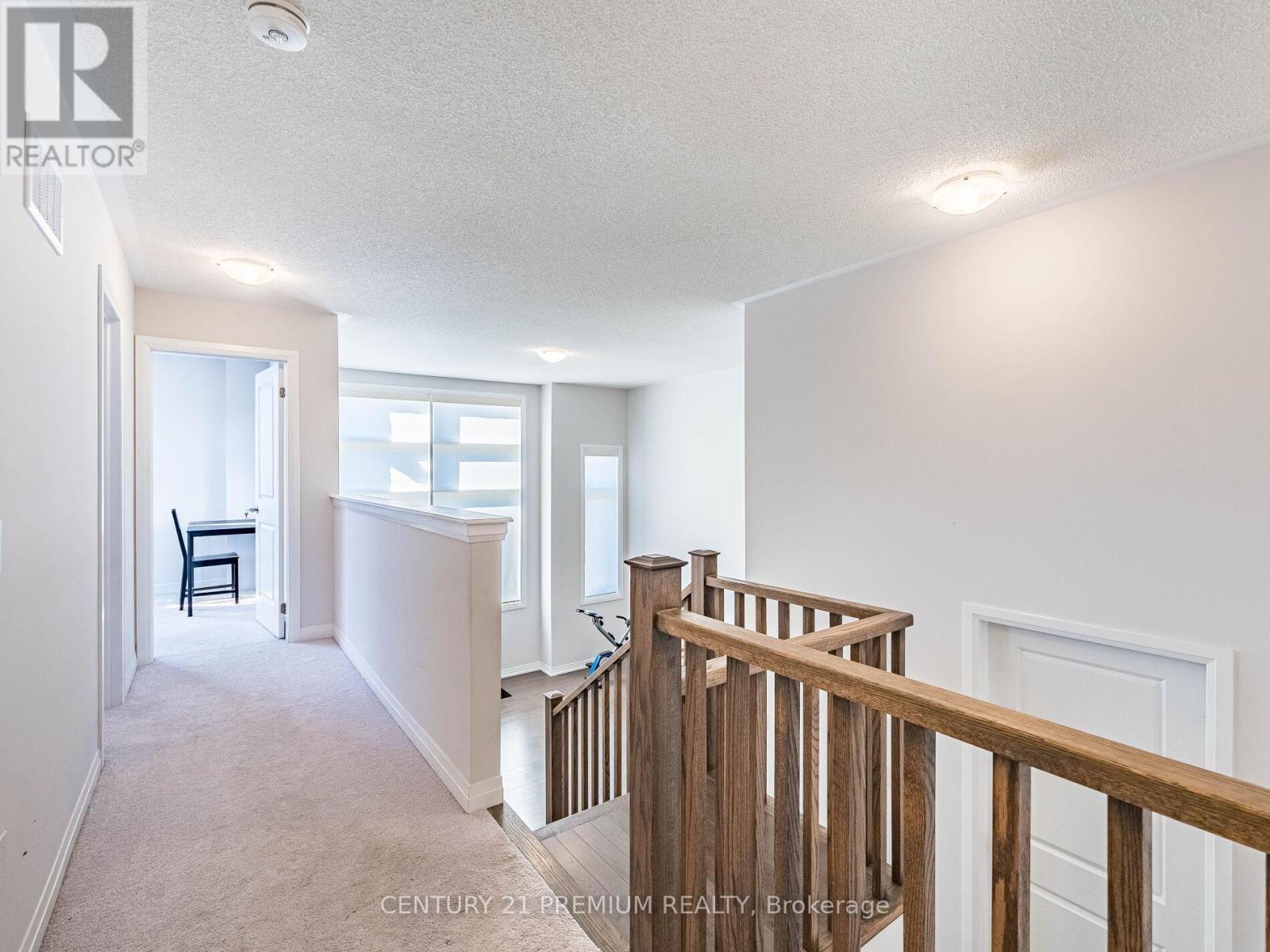 60 Yale Drive, Hamilton, ON - Indoor Photo Showing Other Room