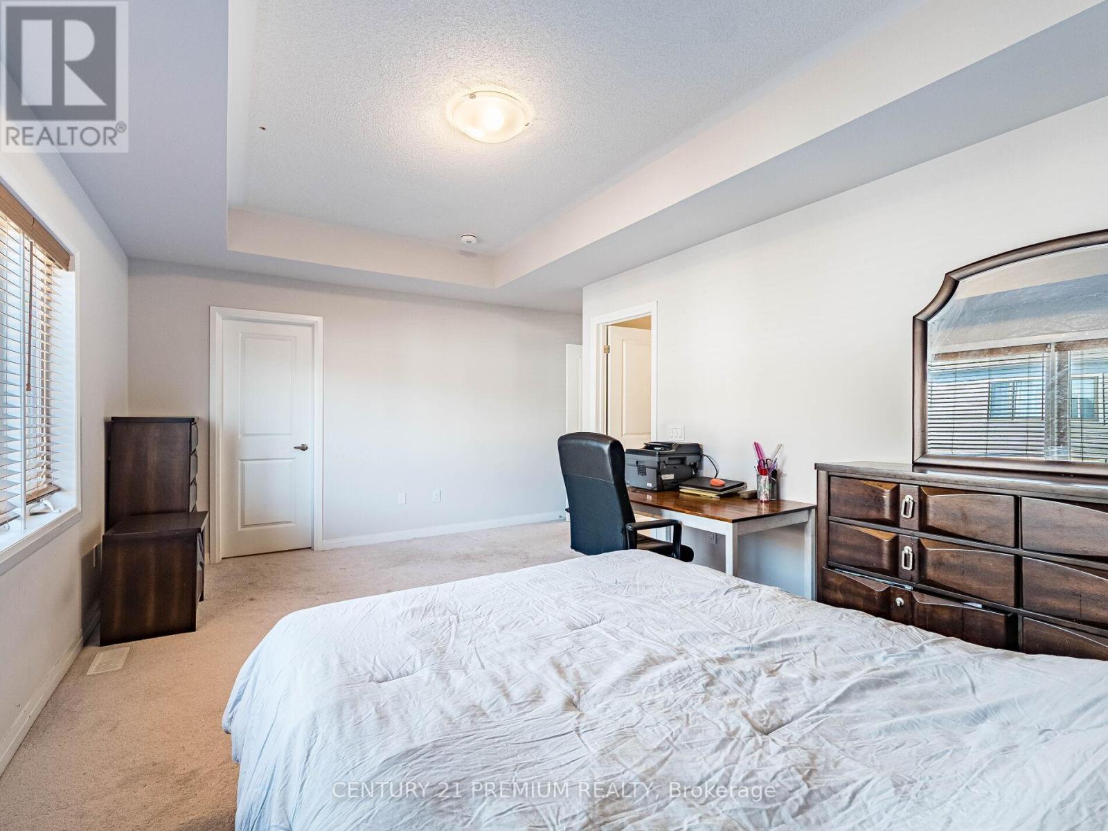 60 Yale Drive, Hamilton, ON - Indoor Photo Showing Bedroom