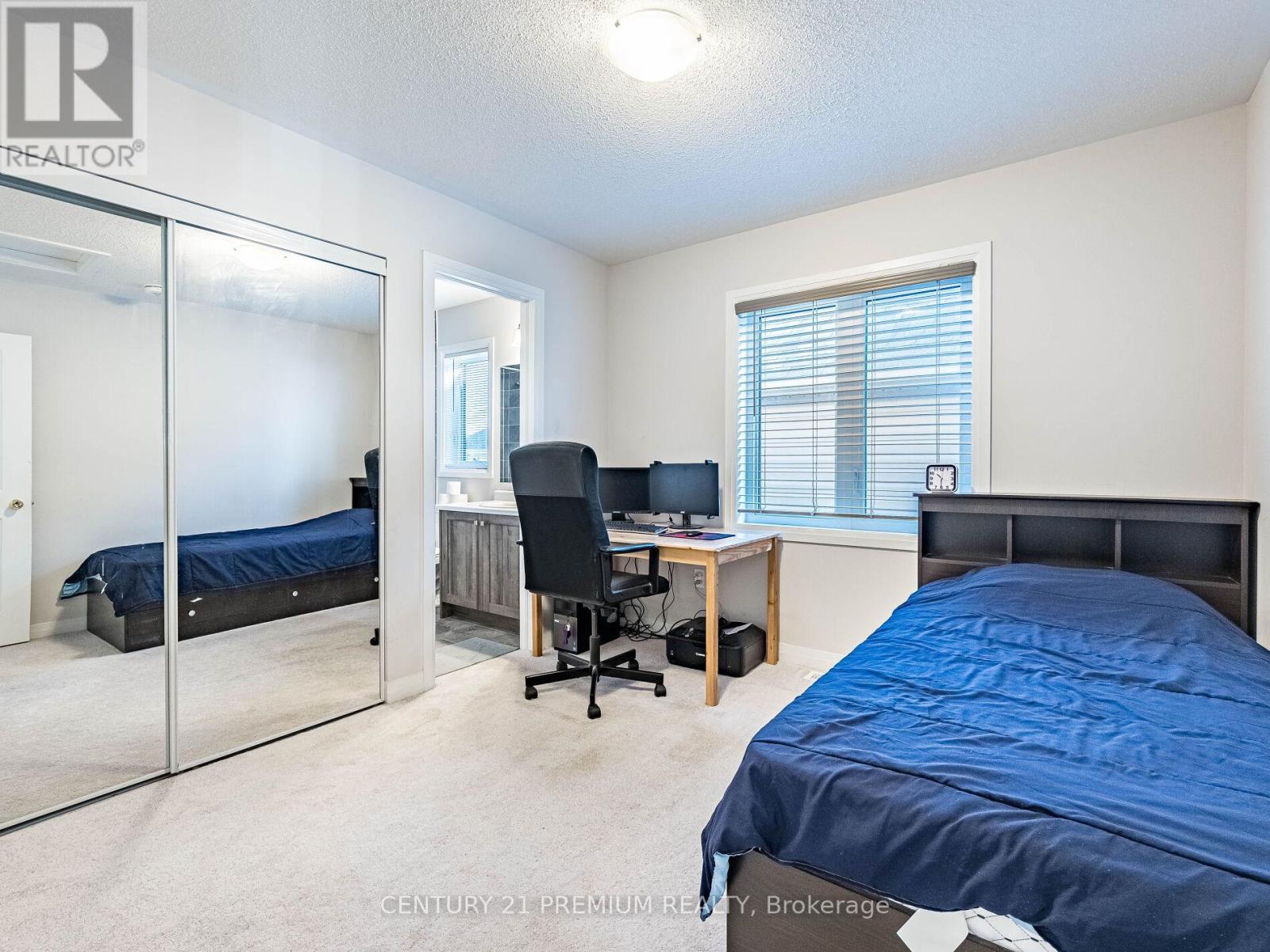 60 Yale Drive, Hamilton, ON - Indoor Photo Showing Bedroom