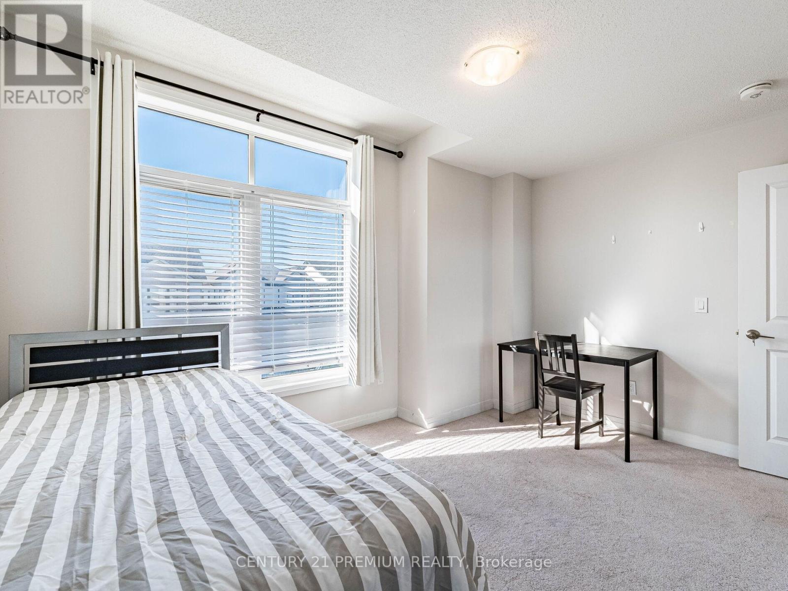 60 Yale Drive, Hamilton, ON - Indoor Photo Showing Bedroom