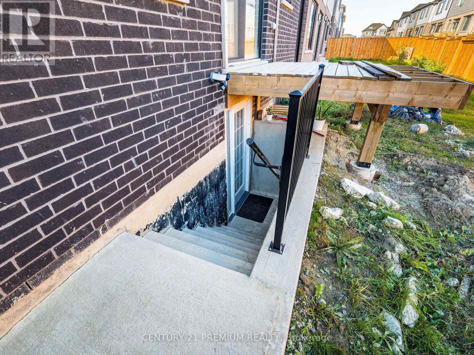 60 Yale Drive, Hamilton, ON - Outdoor