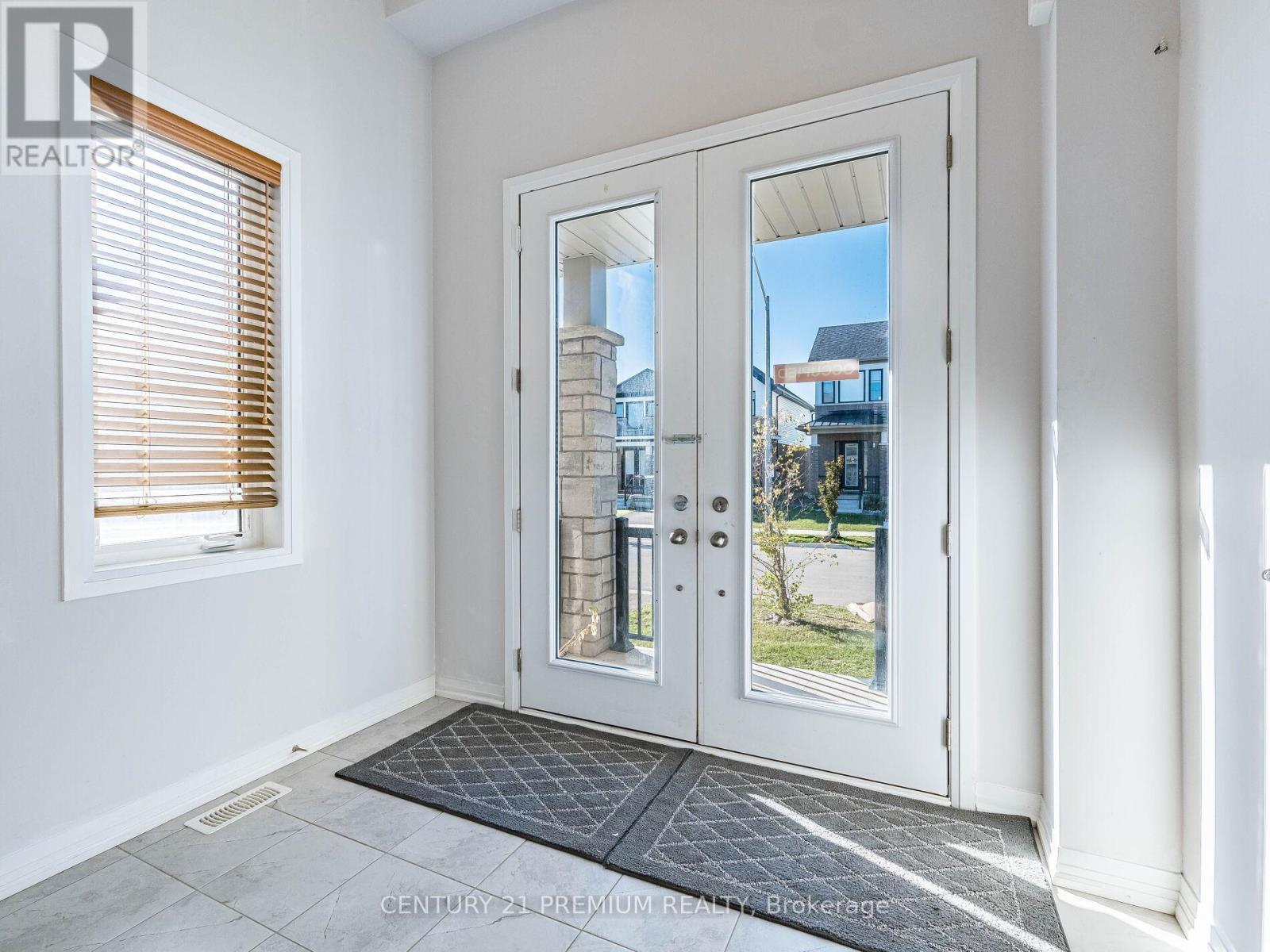 60 Yale Drive, Hamilton, ON - Indoor Photo Showing Other Room