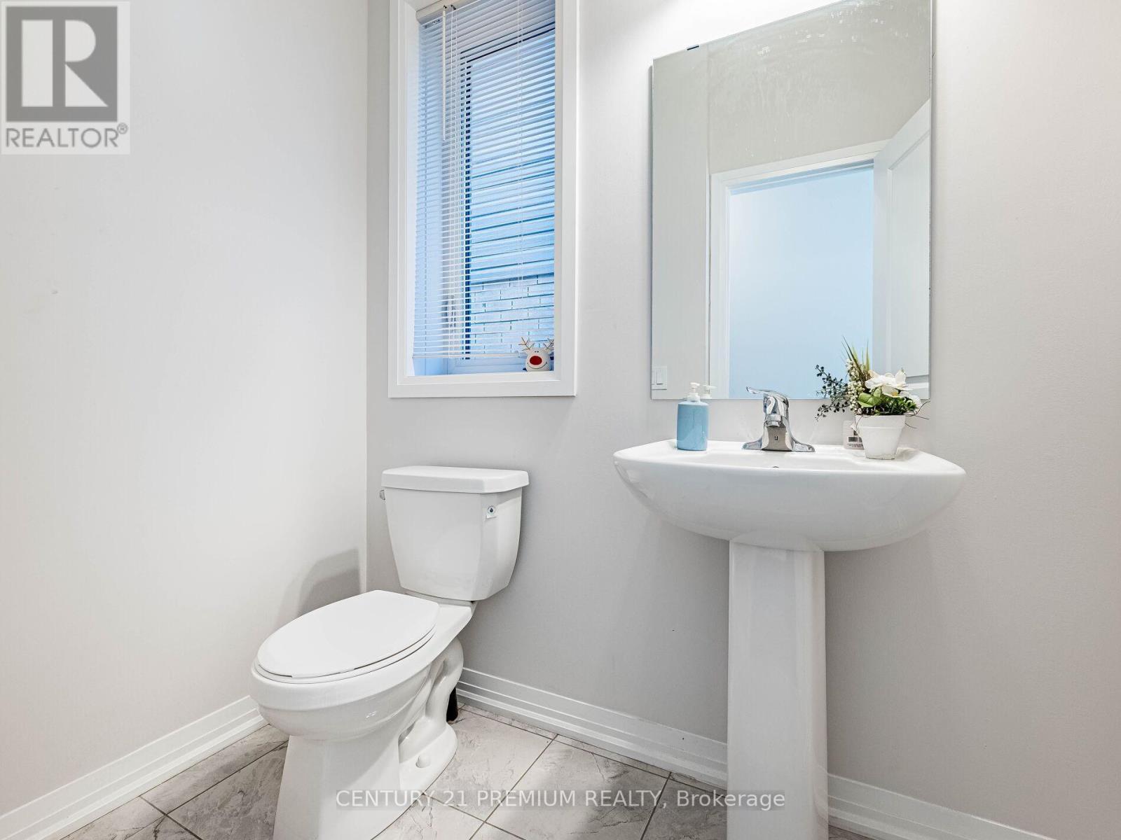 60 Yale Drive, Hamilton, ON - Indoor Photo Showing Bathroom