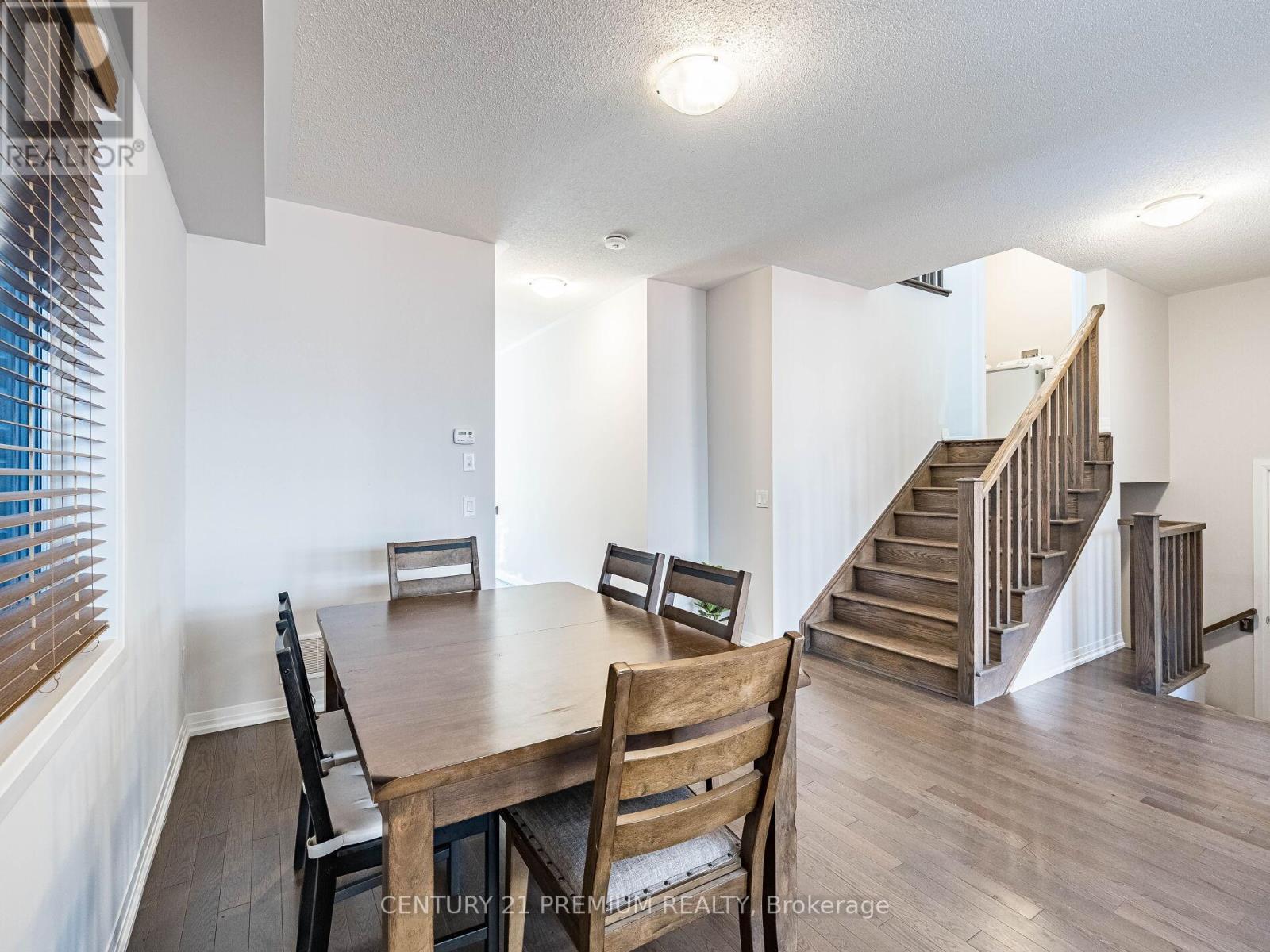 60 Yale Drive, Hamilton, ON - Indoor Photo Showing Dining Room