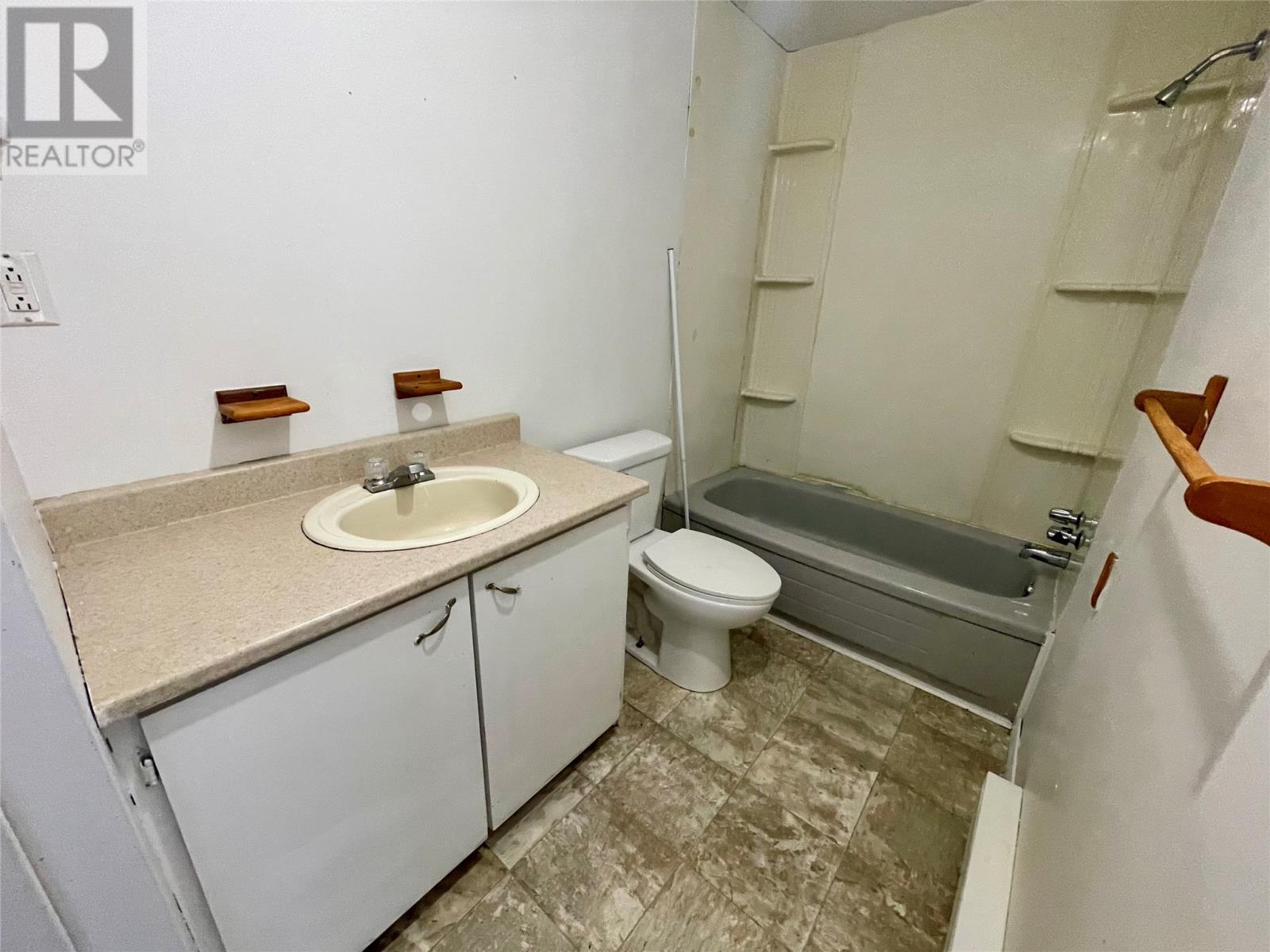 10 Second Avenue, Grand Falls-Windsor, NL - Indoor Photo Showing Bathroom