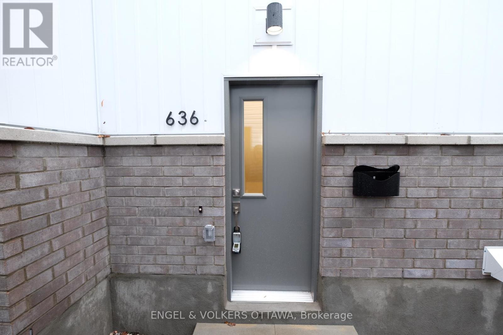 Unit B - 636 Hochelaga Street, Ottawa, ON - With Exterior