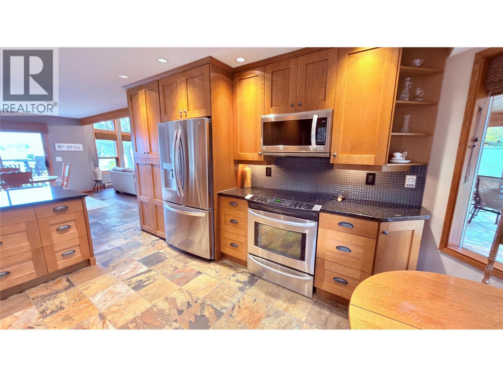 102 Sandner Road, Christina Lake, BC - Indoor Photo Showing Kitchen