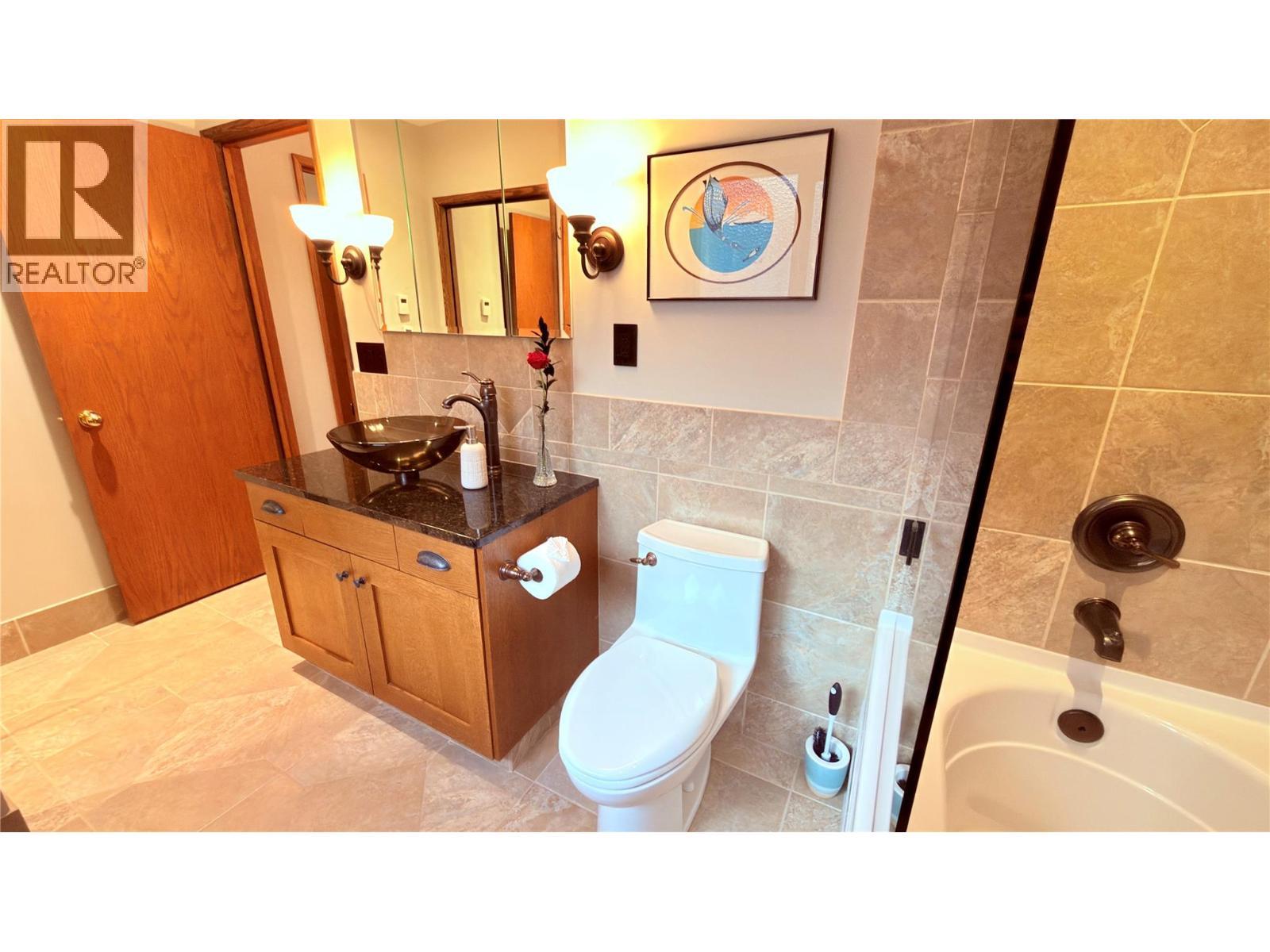 102 Sandner Road, Christina Lake, BC - Indoor Photo Showing Bathroom