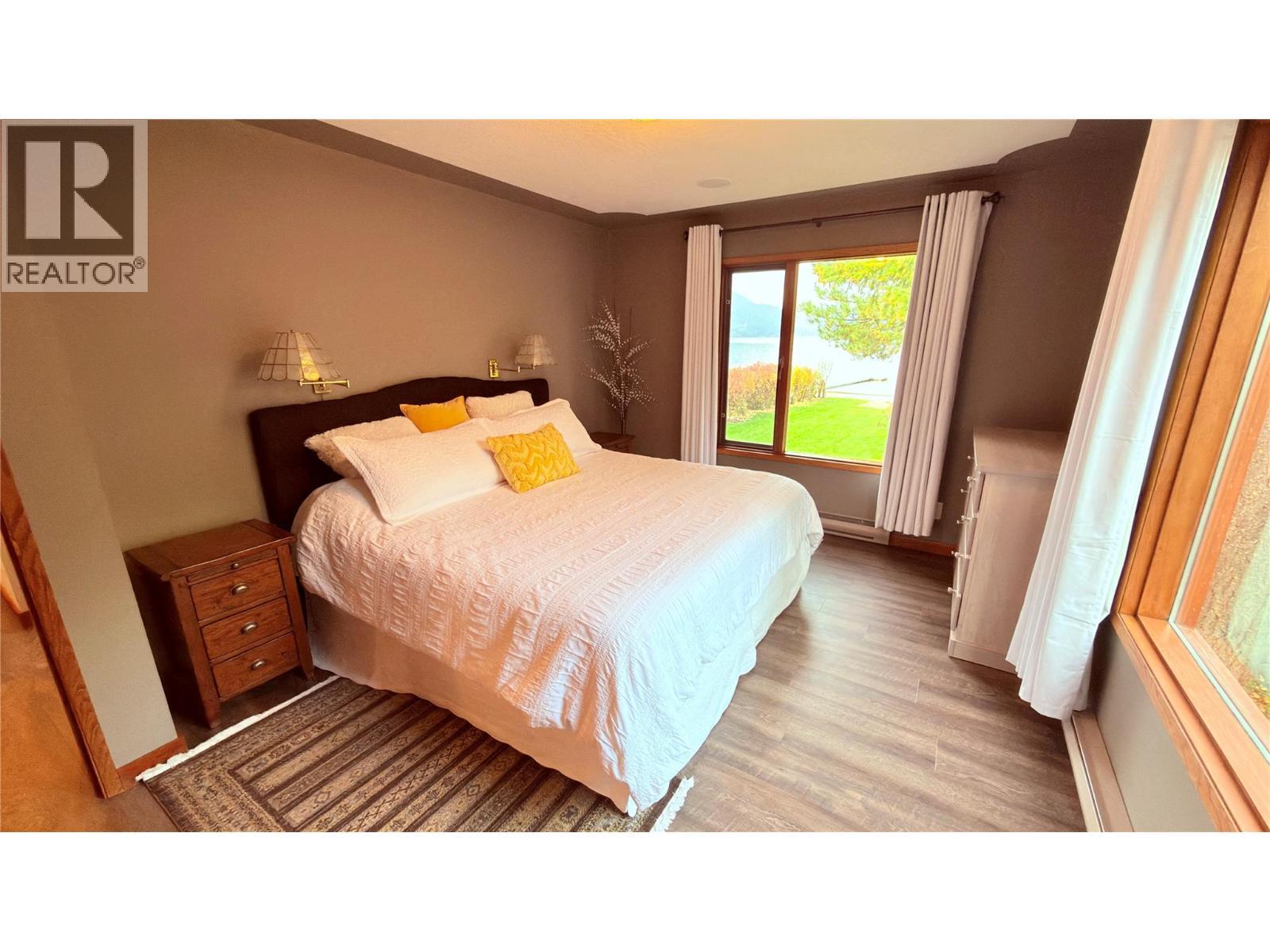 102 Sandner Road, Christina Lake, BC - Indoor Photo Showing Bedroom