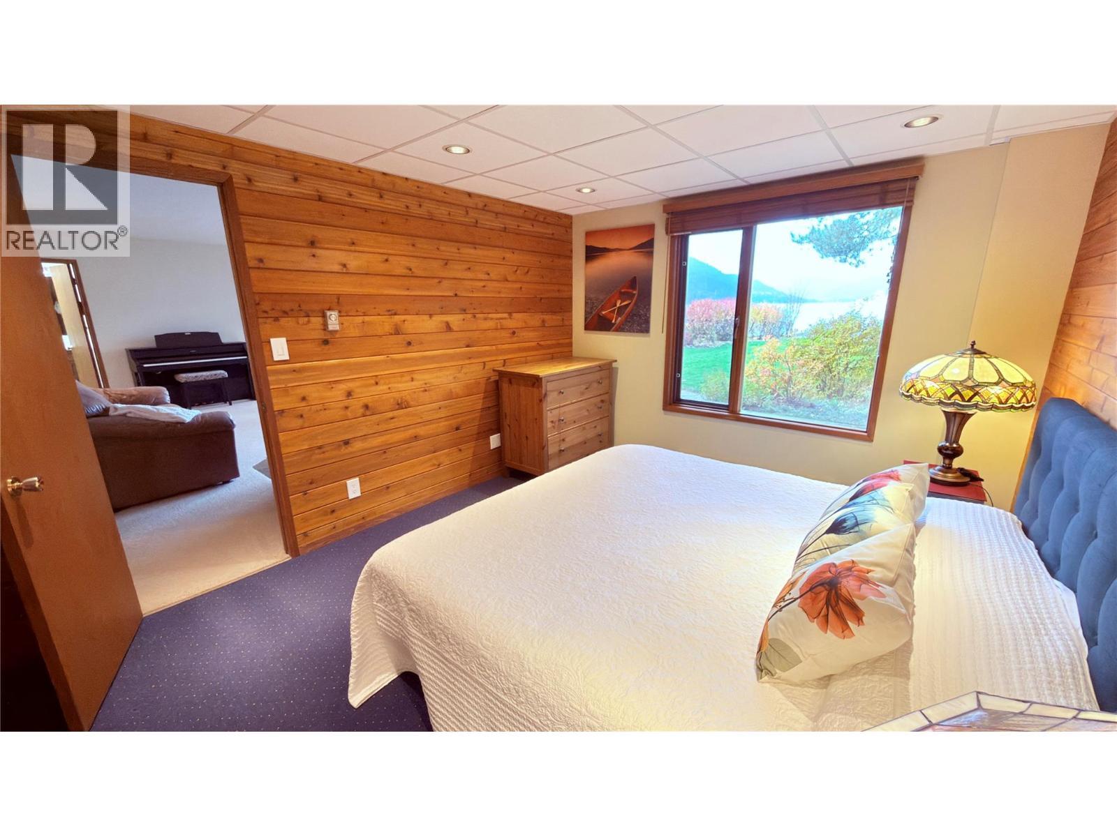 102 Sandner Road, Christina Lake, BC - Indoor Photo Showing Bedroom