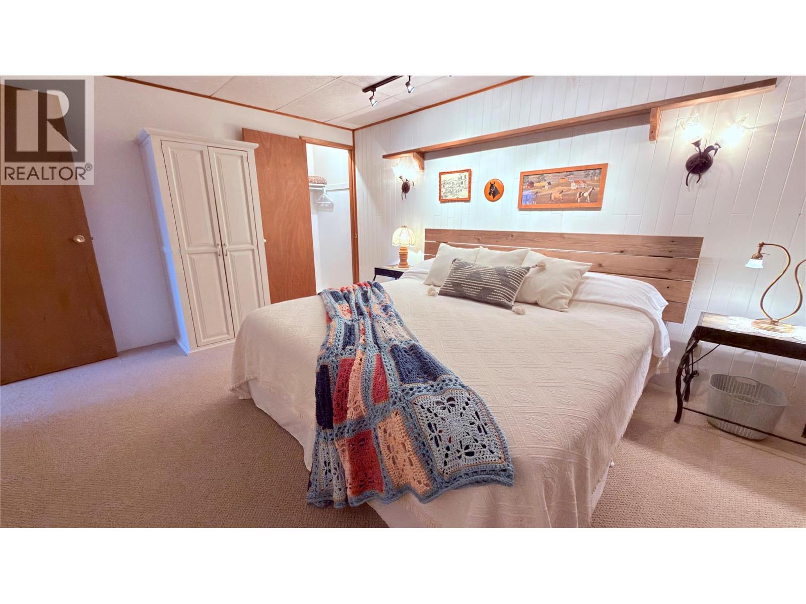 102 Sandner Road, Christina Lake, BC - Indoor Photo Showing Bedroom