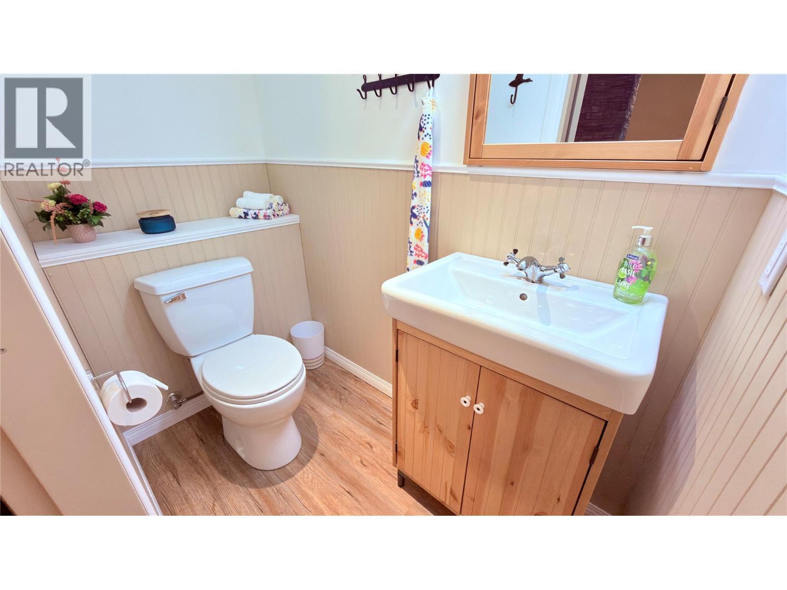 102 Sandner Road, Christina Lake, BC - Indoor Photo Showing Bathroom
