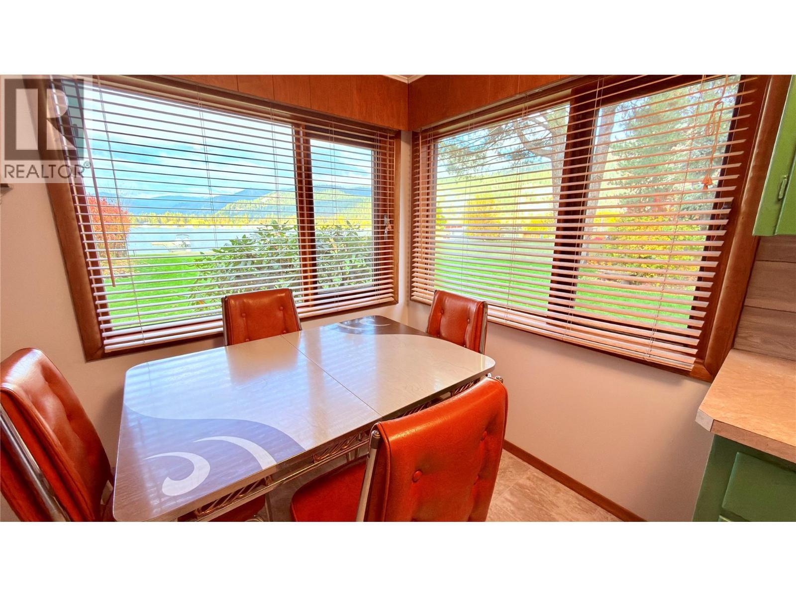 102 Sandner Road, Christina Lake, BC - Indoor Photo Showing Dining Room
