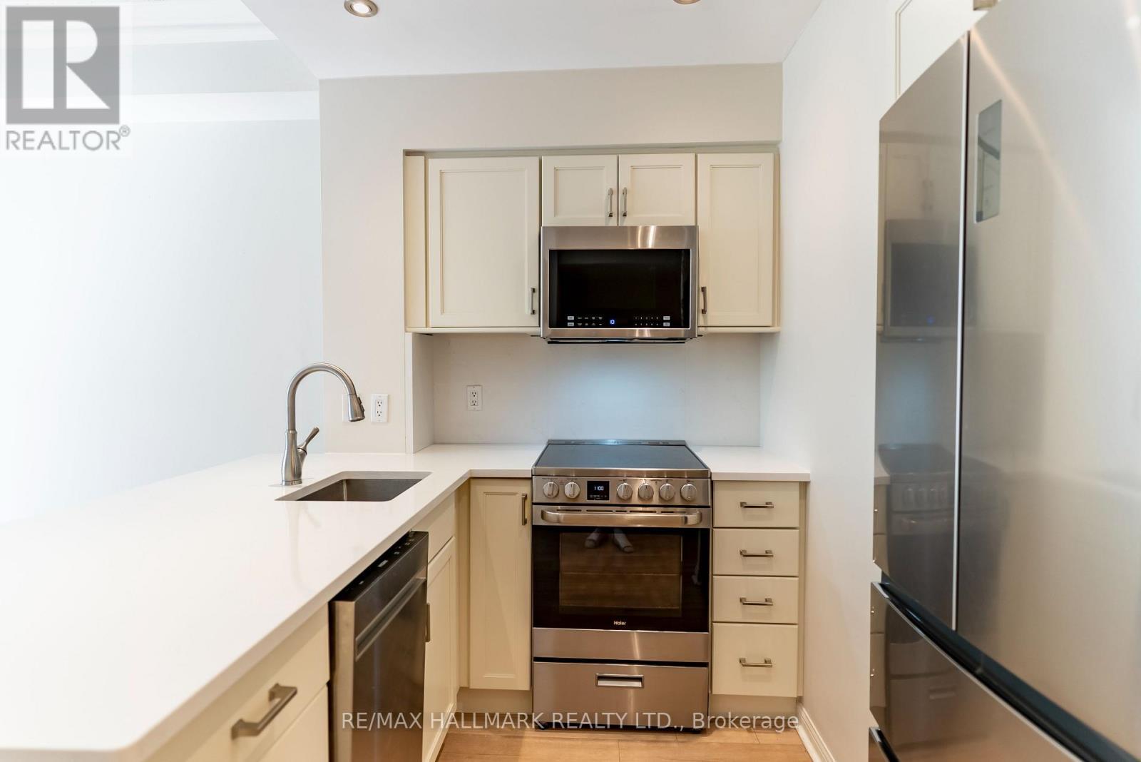 278 - 30 Stadium Road, Toronto, ON - Indoor Photo Showing Kitchen