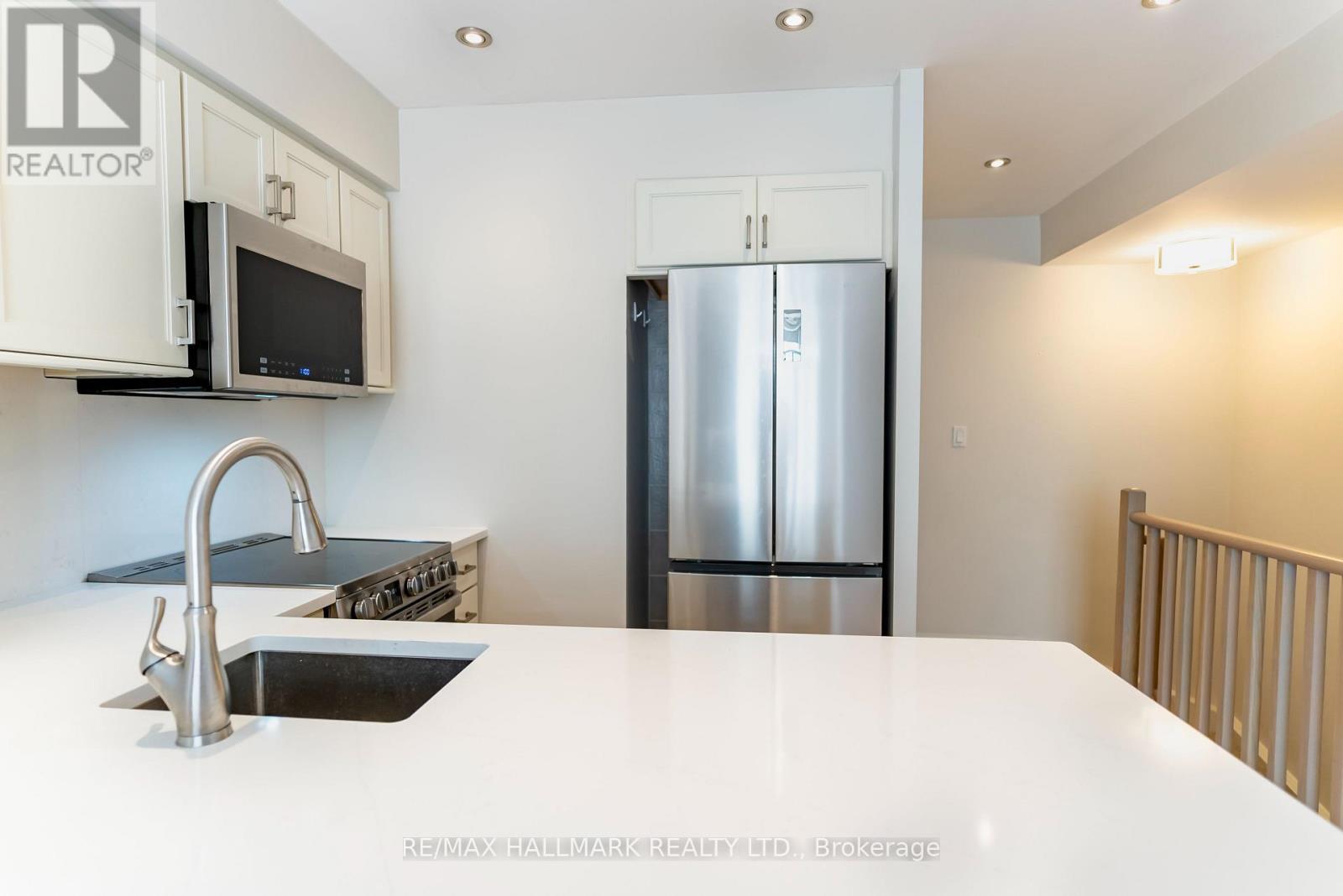 278 - 30 Stadium Road, Toronto, ON - Indoor Photo Showing Kitchen With Upgraded Kitchen