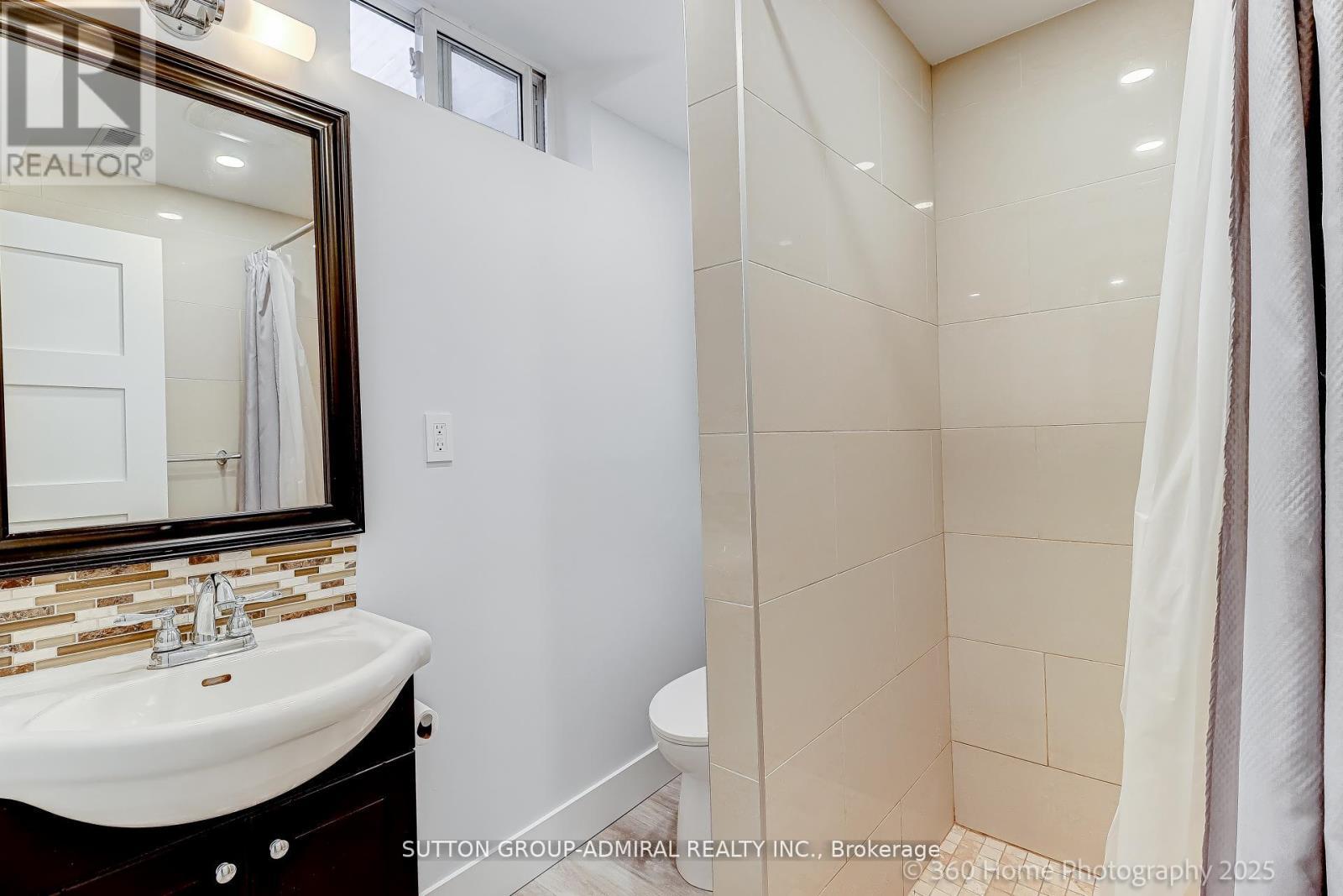 709 Greycedar Crescent, Mississauga, ON - Indoor Photo Showing Bathroom